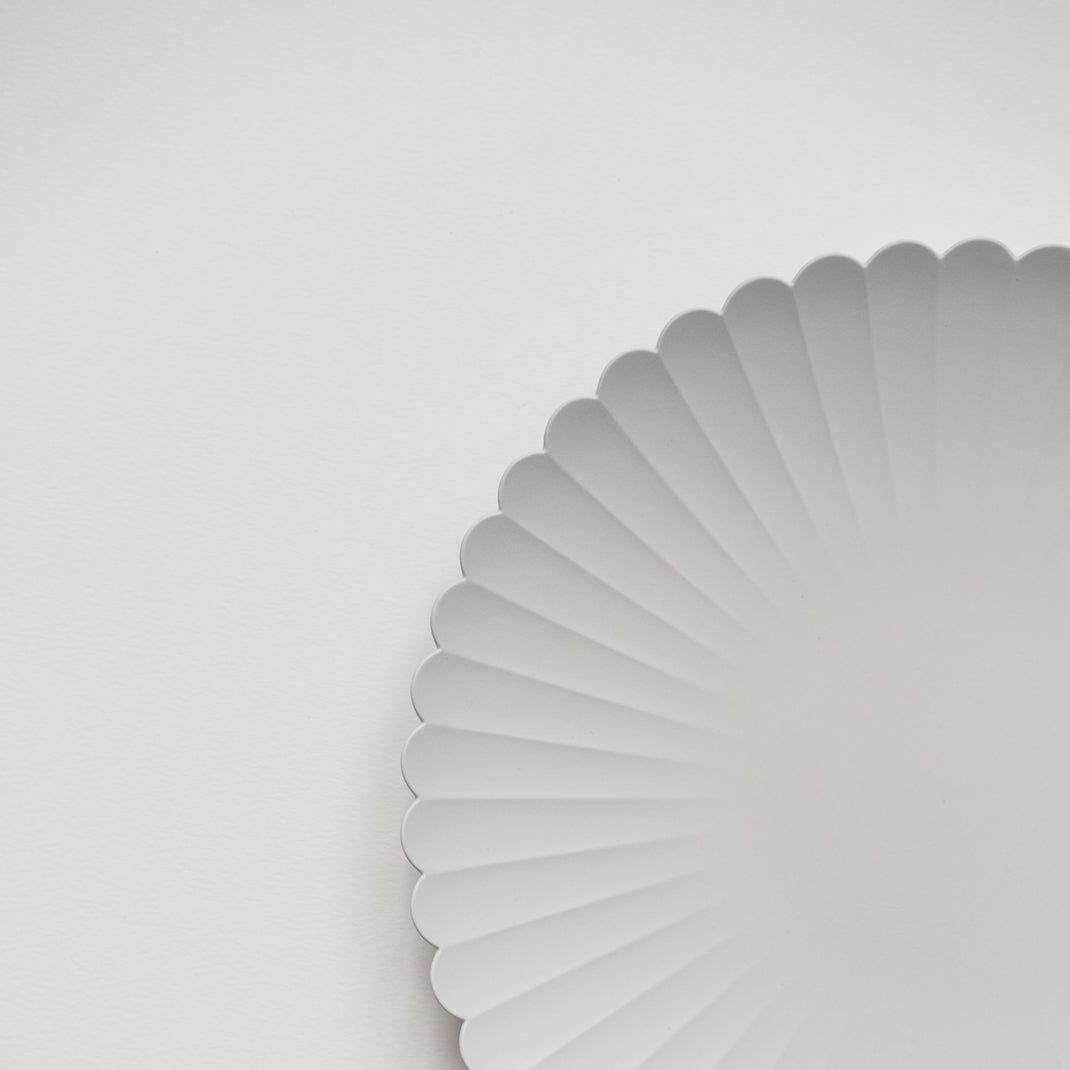 Assiette "chrysanthème" D22cm TY Palace - Blanc Gris
