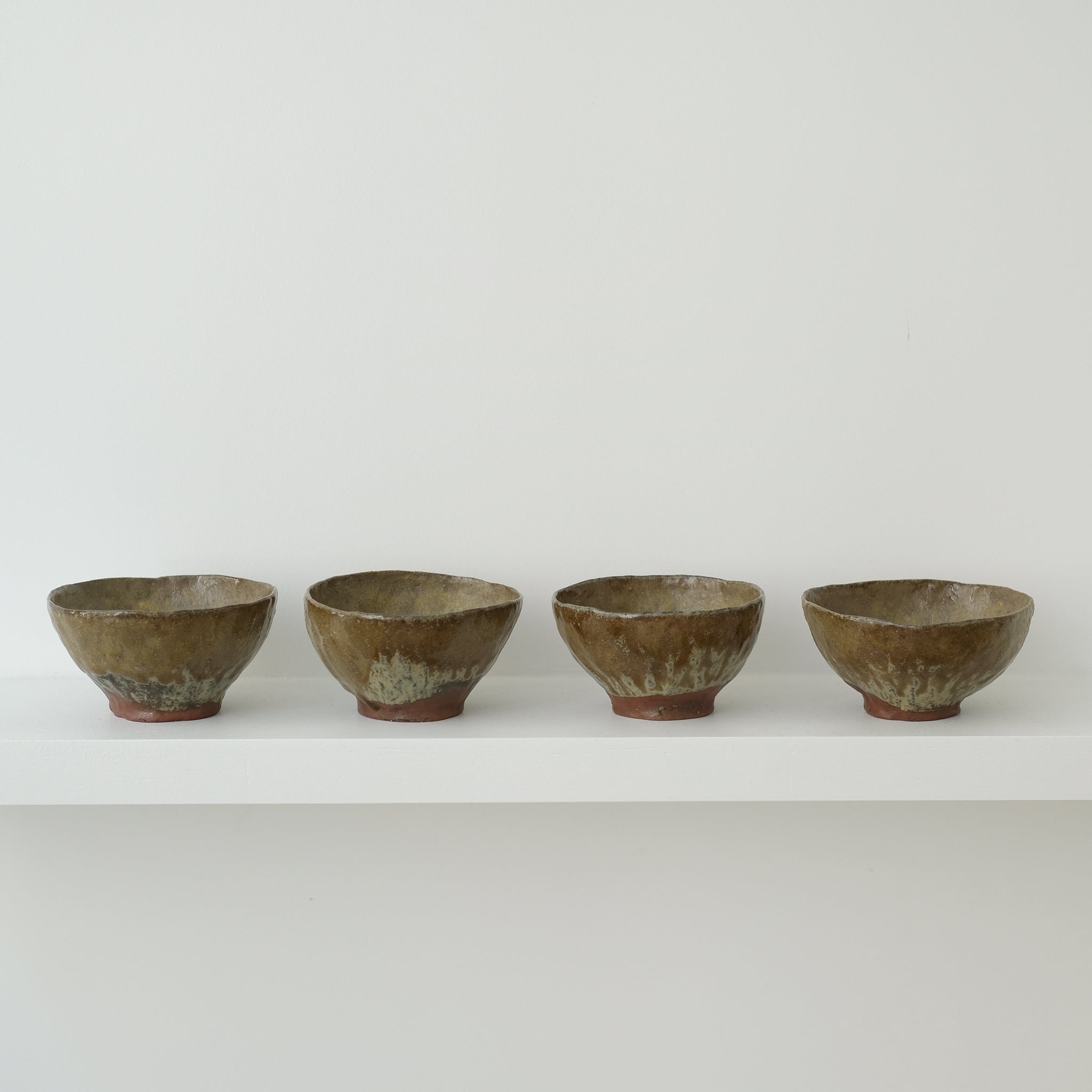 Bol en terre glanée D9,5 cm - Cuivre Kaki mat de Judith Lasry pour Brutal Ceramics