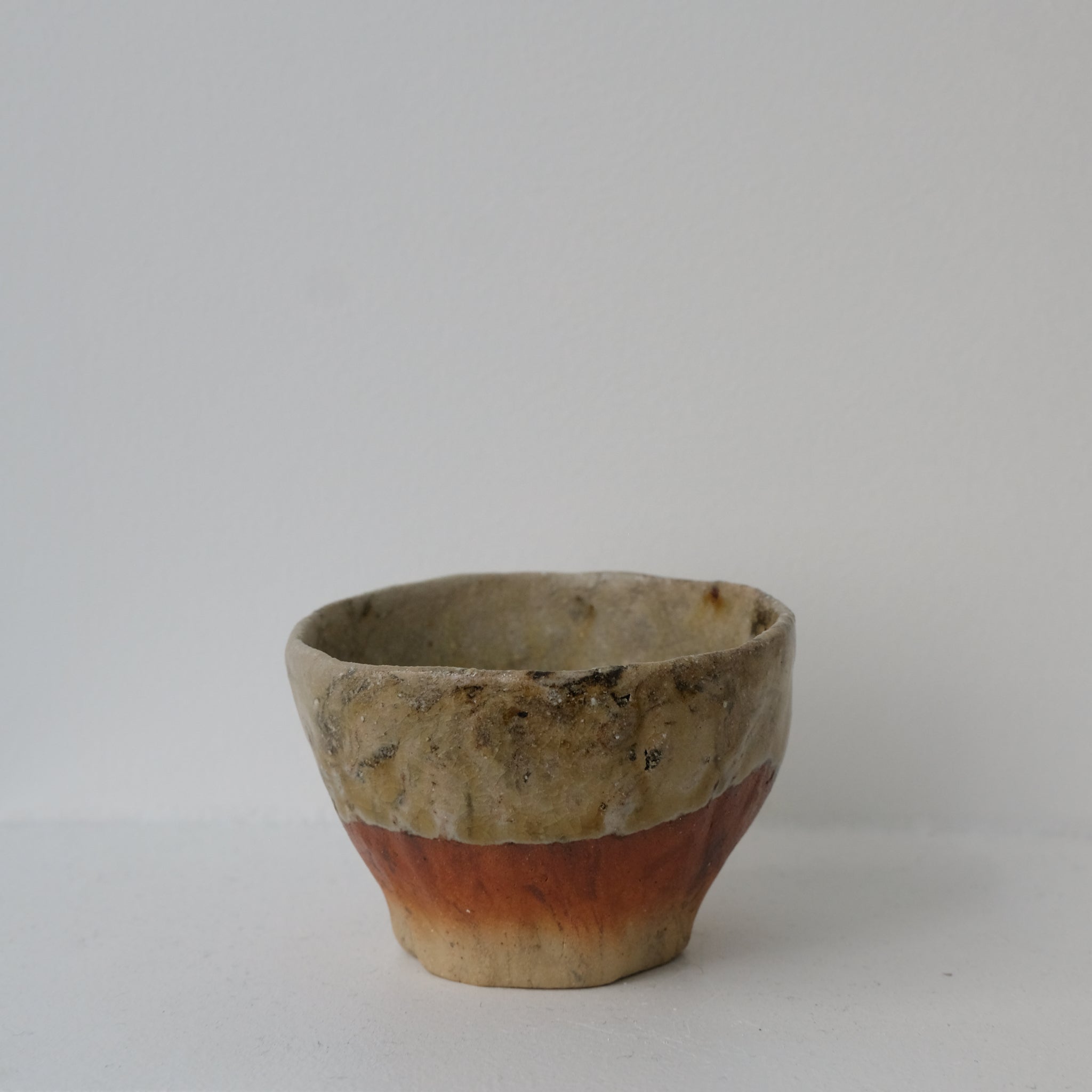 Tasse en terre glanée 60ml - Vert Gris de Judith Lasry pour Brutal Ceramics