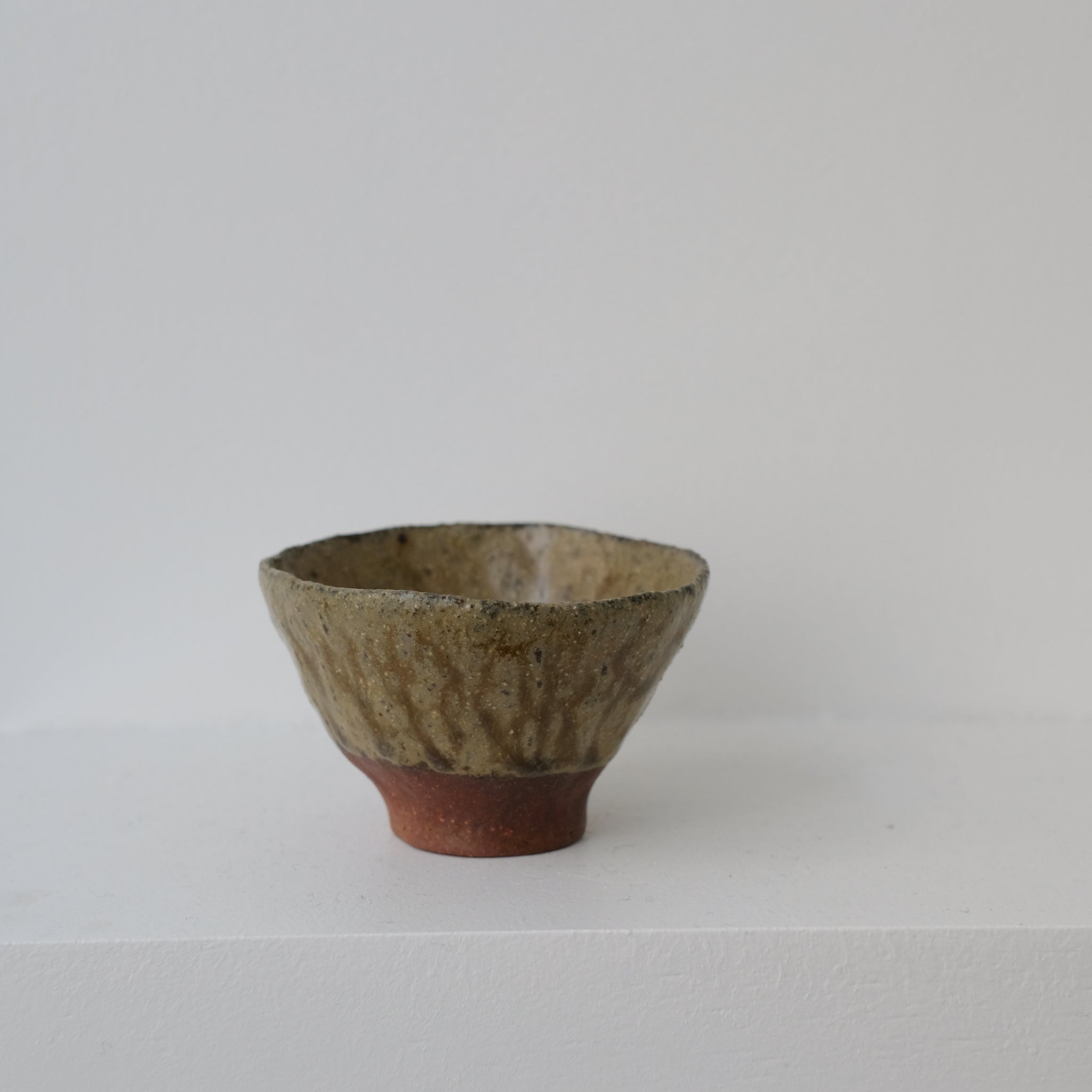 Tasse en terre glanée 60ml - Vert de Judith Lasry pour Brutal Ceramics