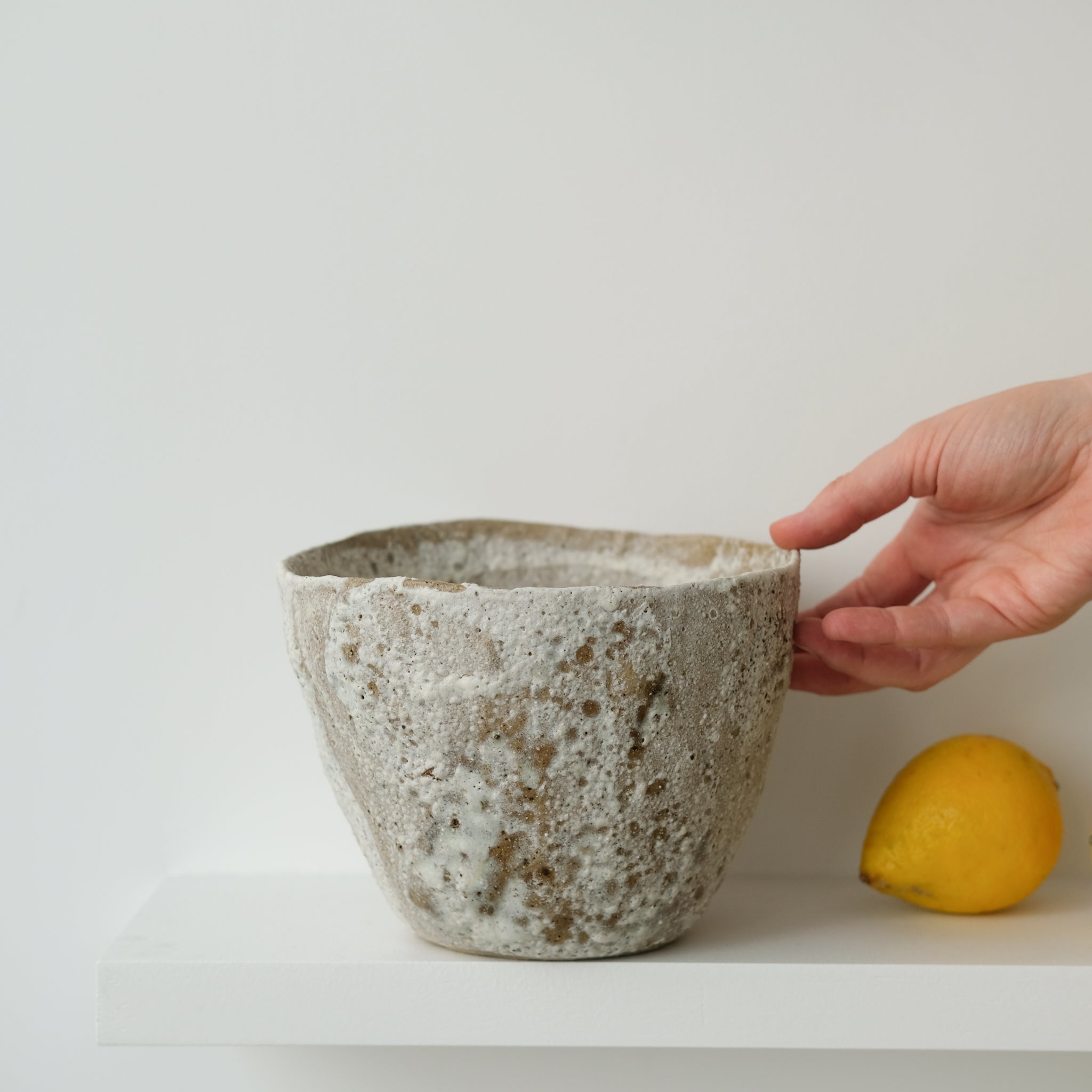 Coupe en terre glanée D 18,5cm- Blanc mat par Potry pour Brutal Ceramics