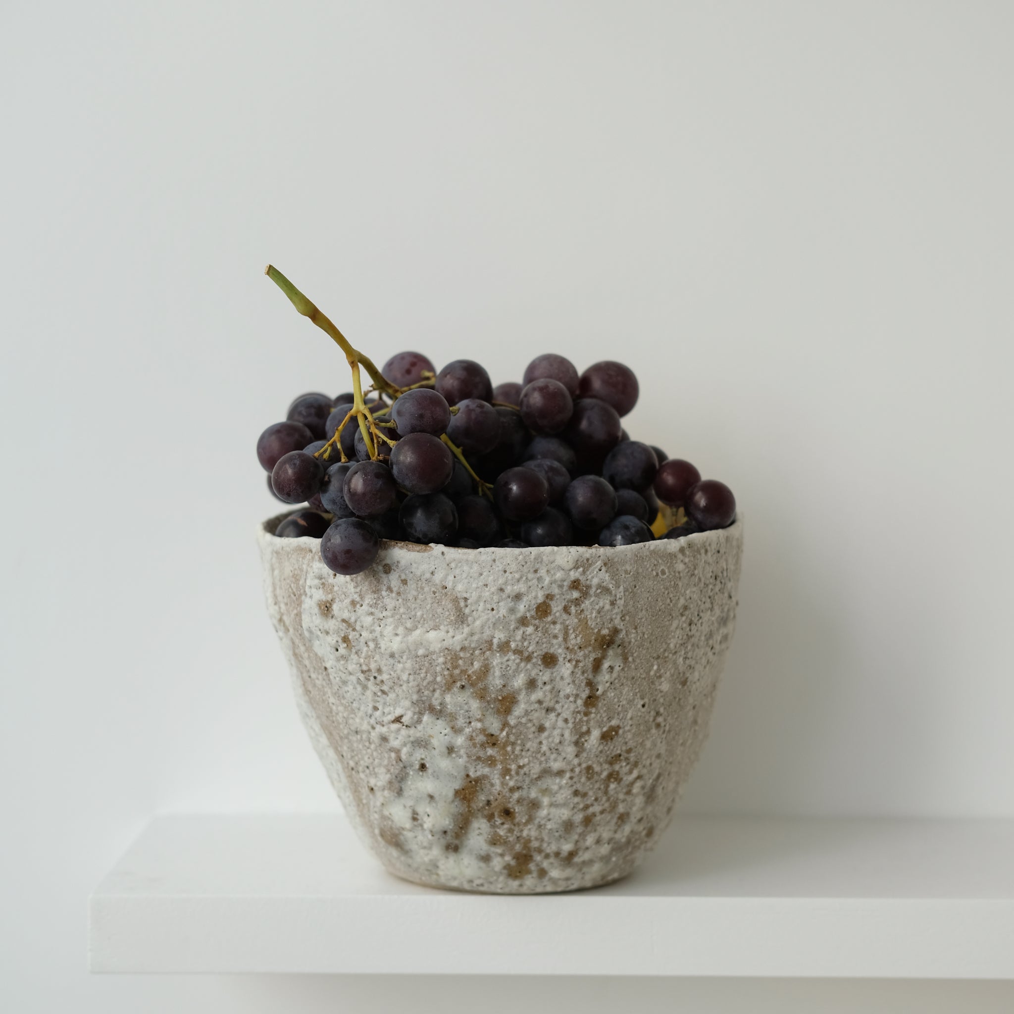 Coupe en terre glanée D 18,5cm- Blanc mat par Potry pour Brutal Ceramics