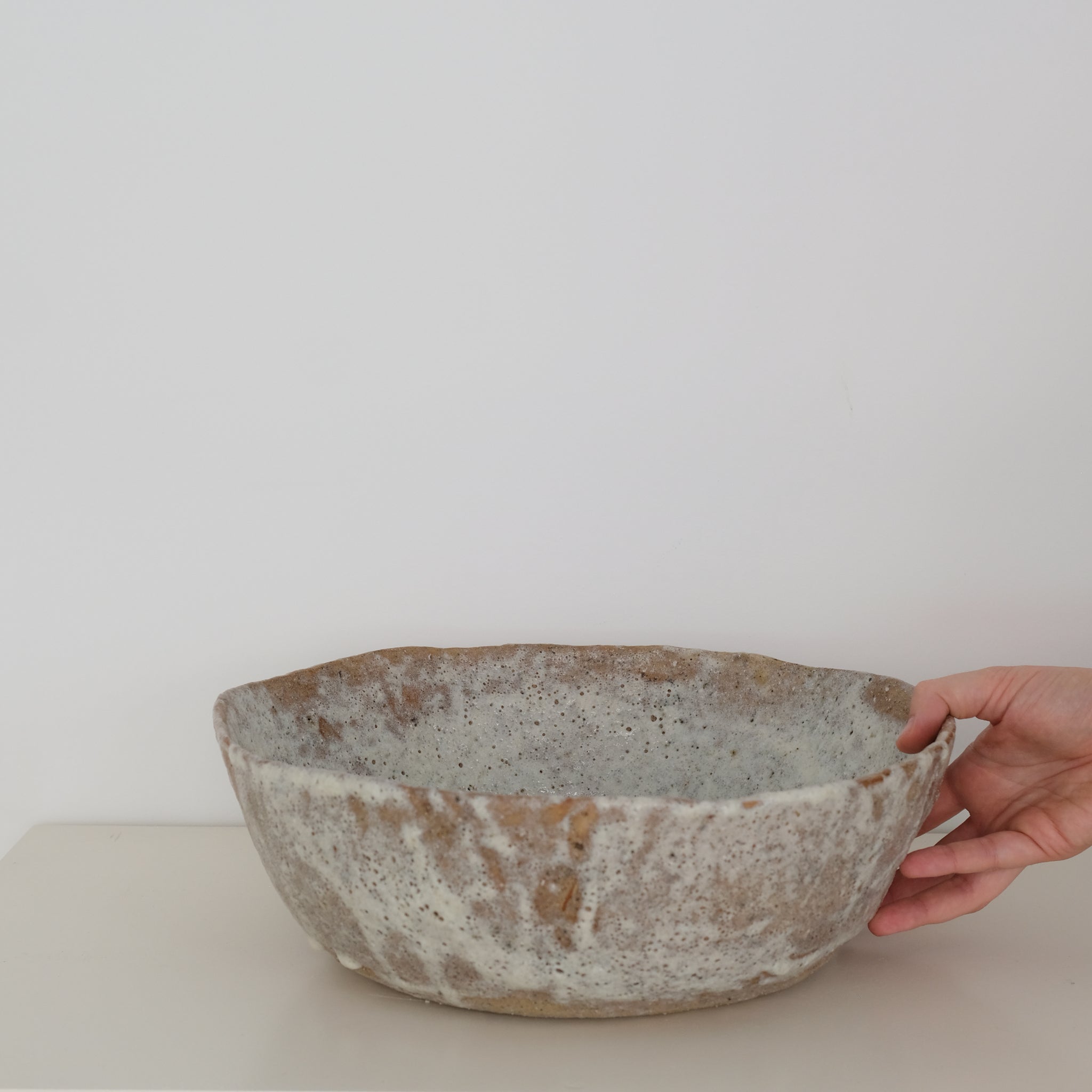 Saladier en terre glanée D 33cm- Blanc satiné par Potry pour Brutal Ceramics