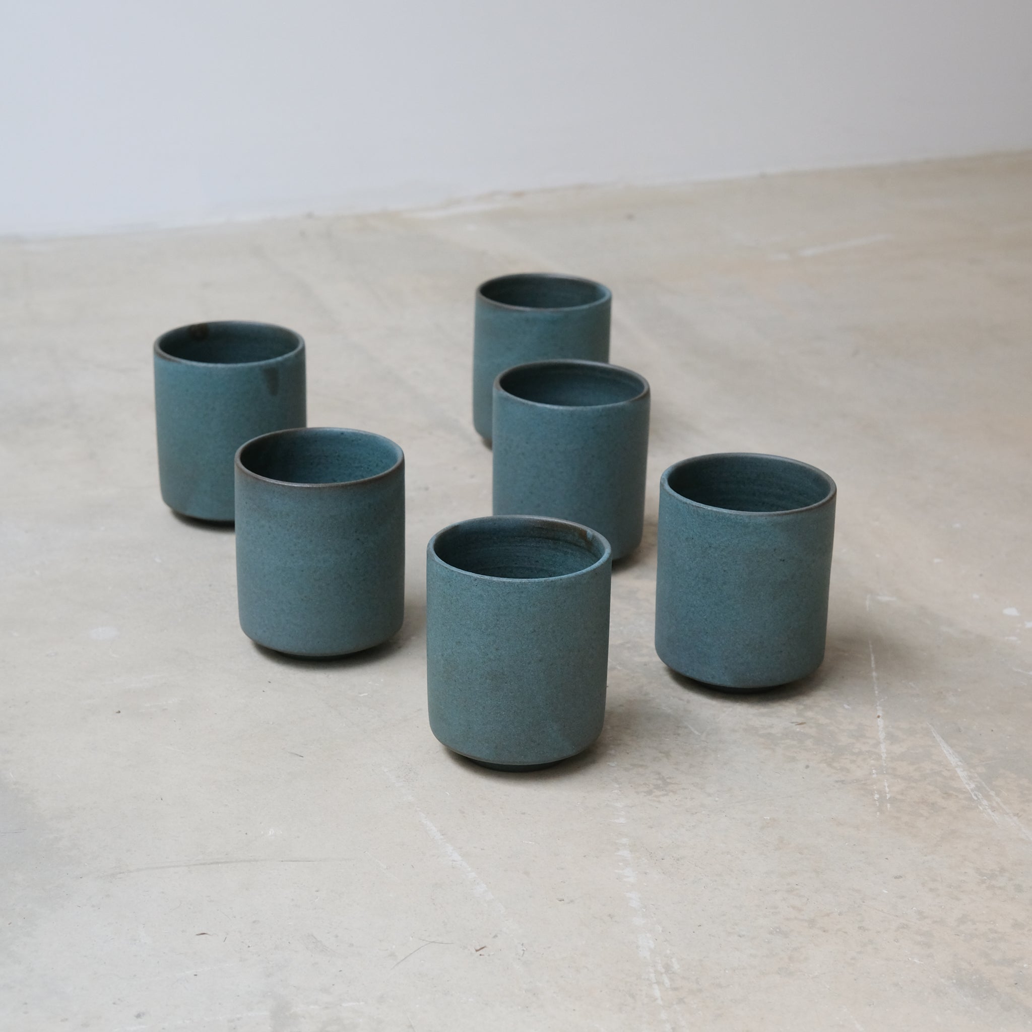 Tasse en grès 200ml Bleu tempête de A minimâ chez Brutal Ceramics