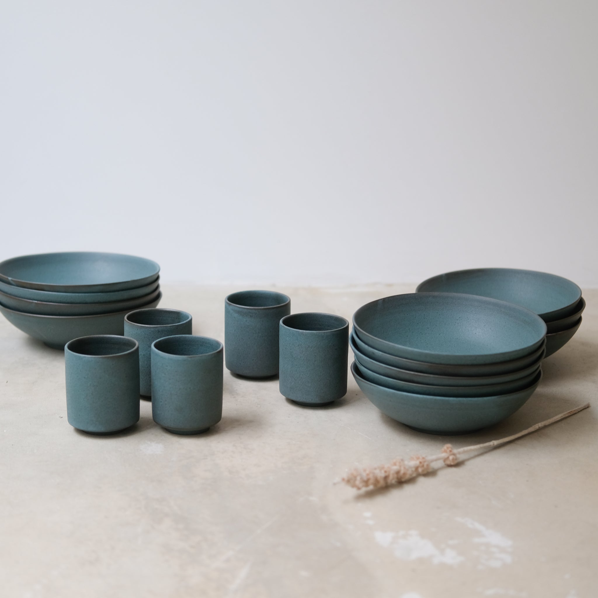 Tasse en grès 200ml Bleu tempête de A minimâ chez Brutal Ceramics