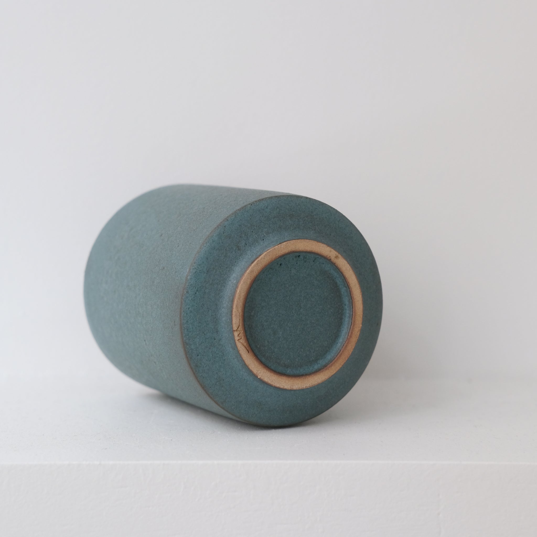 Tasse en grès 200ml Bleu tempête de A minimâ chez Brutal Ceramics