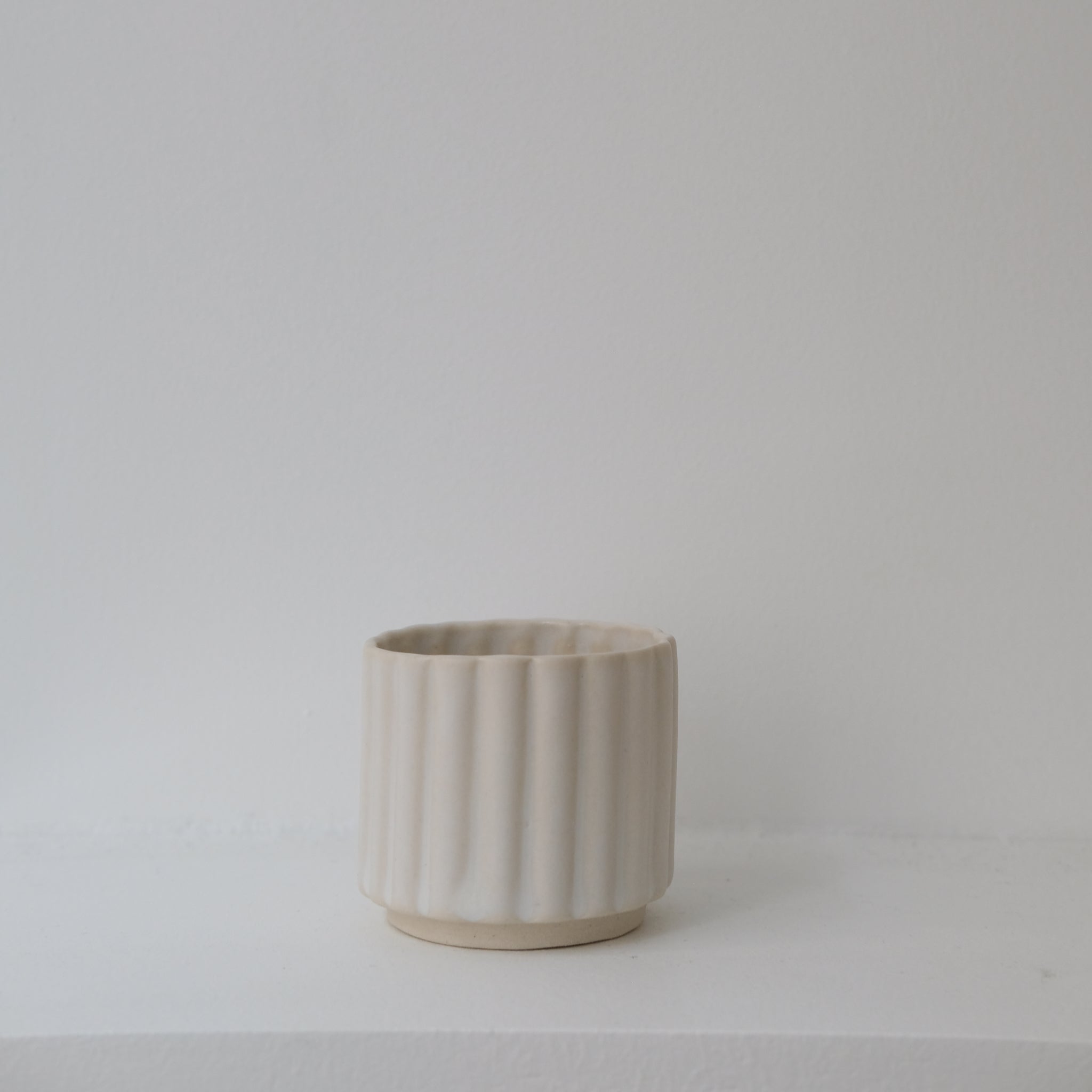 Tasse expresso de la designer d'objet Camille Esnée chez Brutal Ceramics