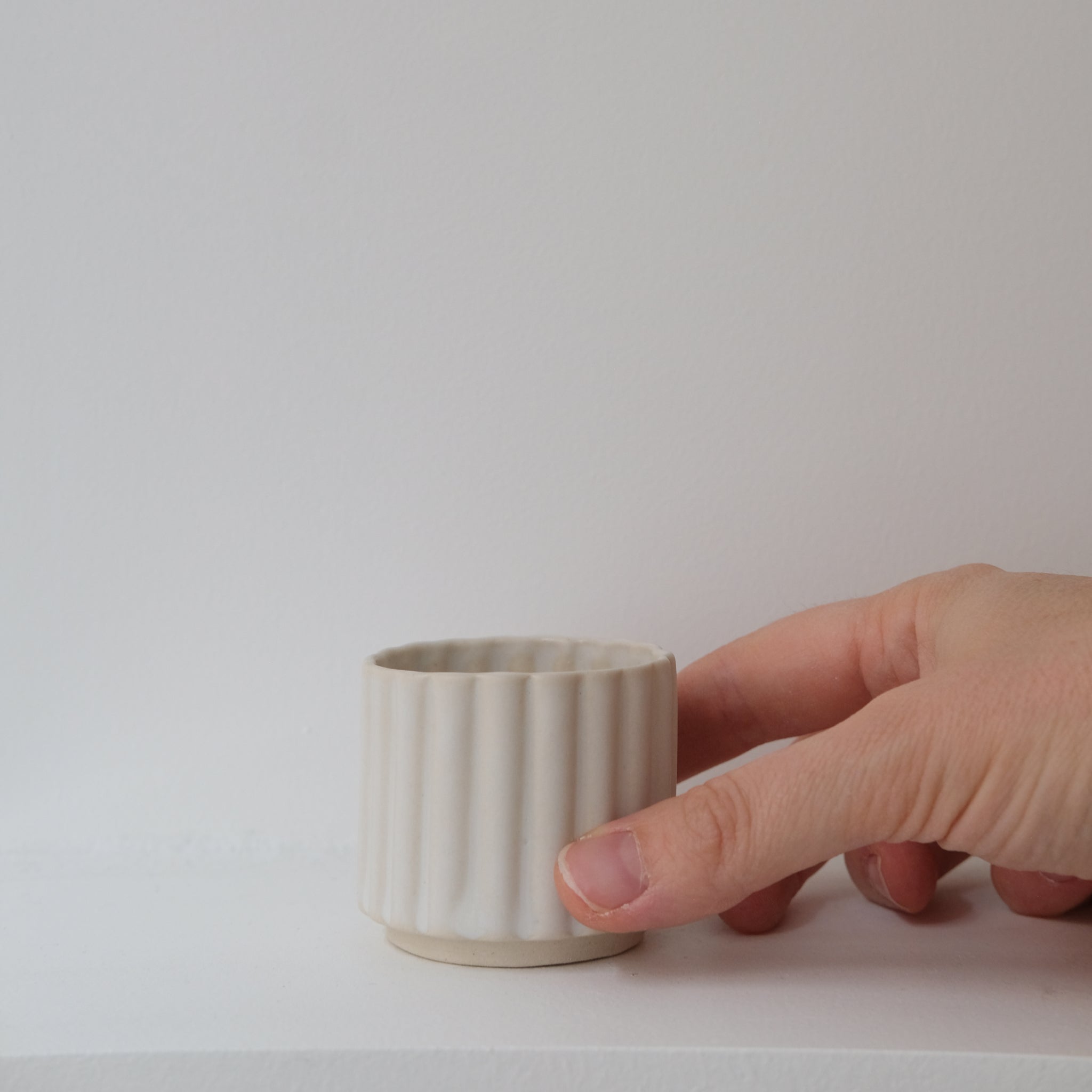 Tasse expresso de la designer d'objet Camille Esnée chez Brutal