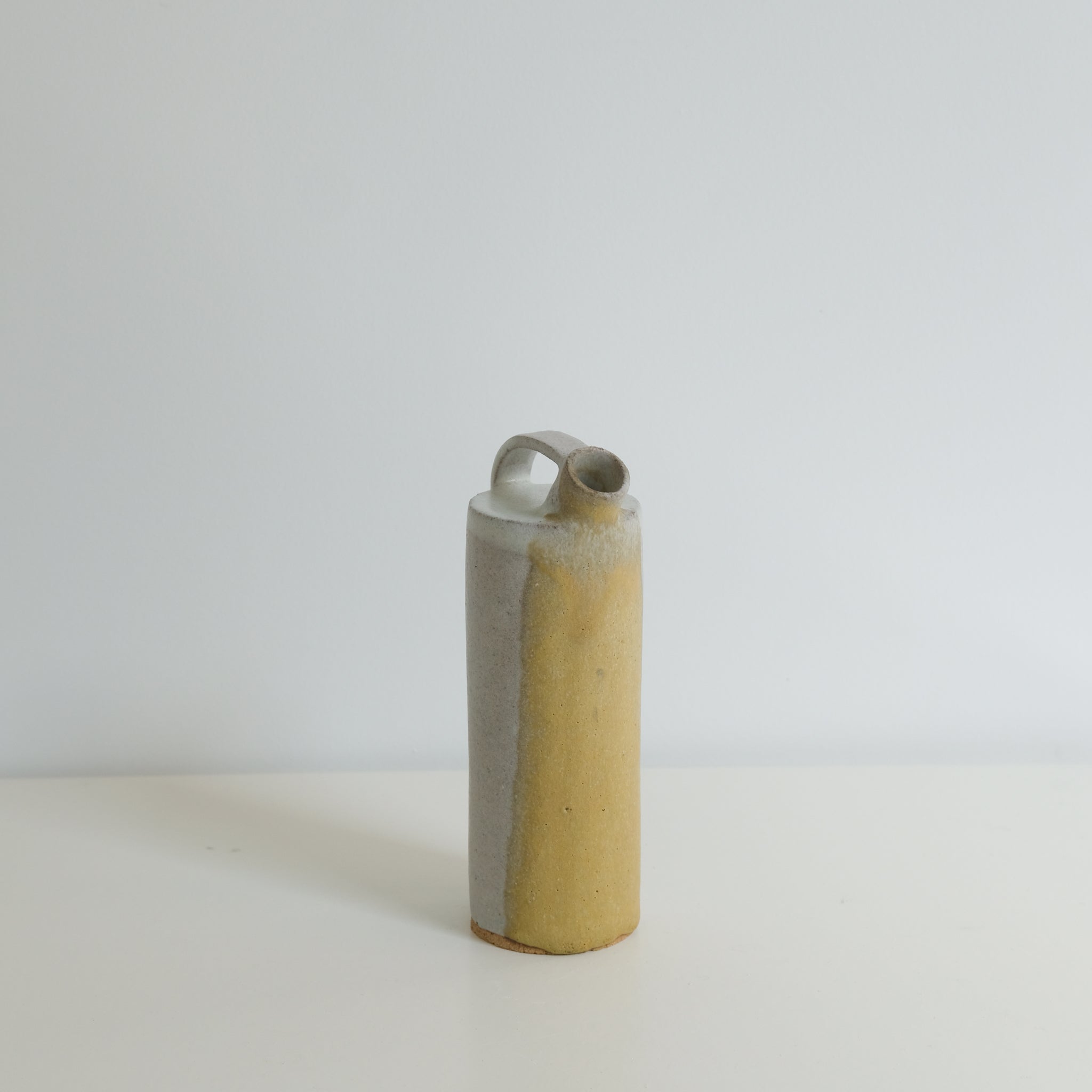 Vase Gris Jaune H18,5cm Catherine Dix Ceramics chez Brutal Ceramics