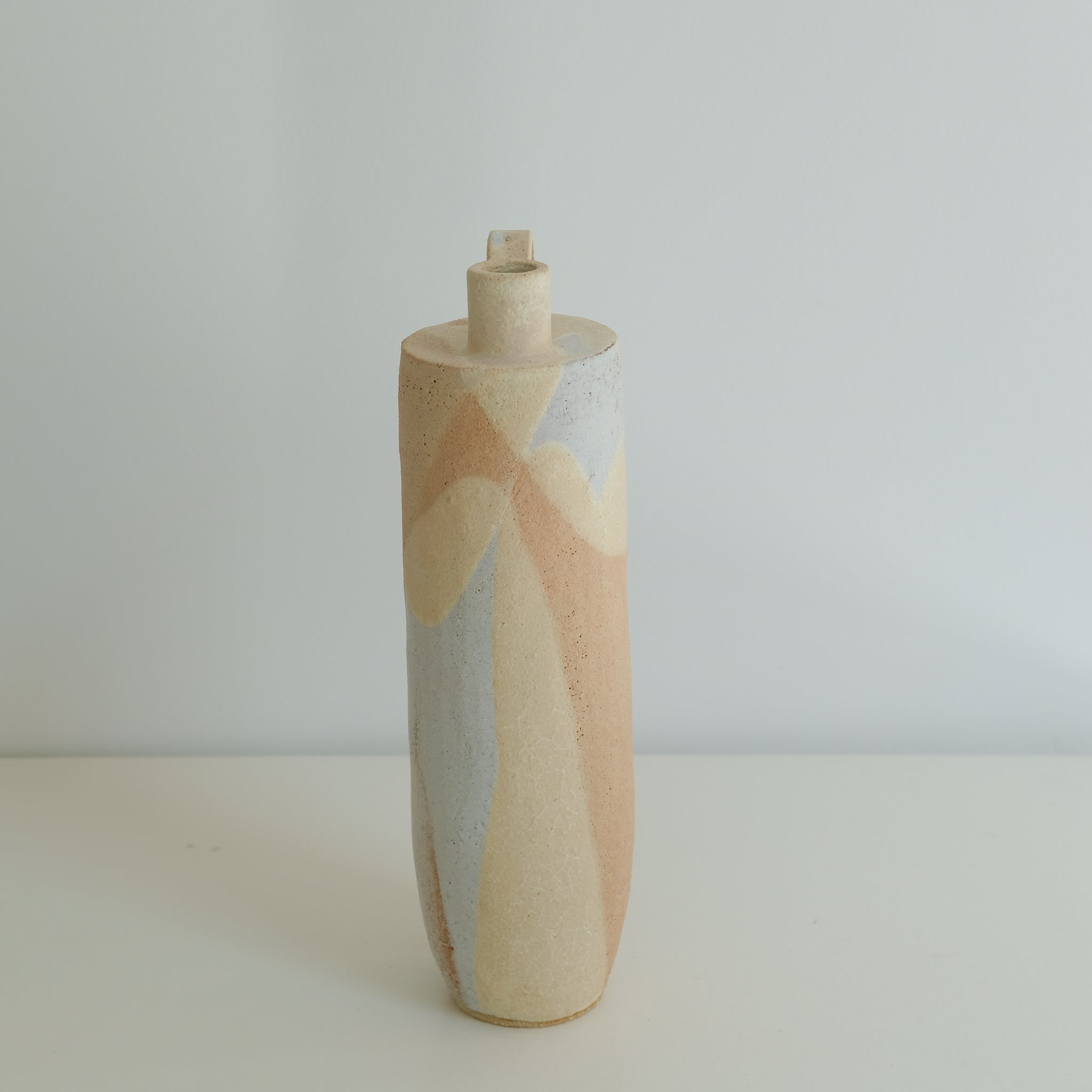 Bouteille H27cm abricot Catherine Dix Ceramics chez Brutal CeramicsBouteille H27cm abricot Catherine Dix Ceramics chez Brutal Ceramics