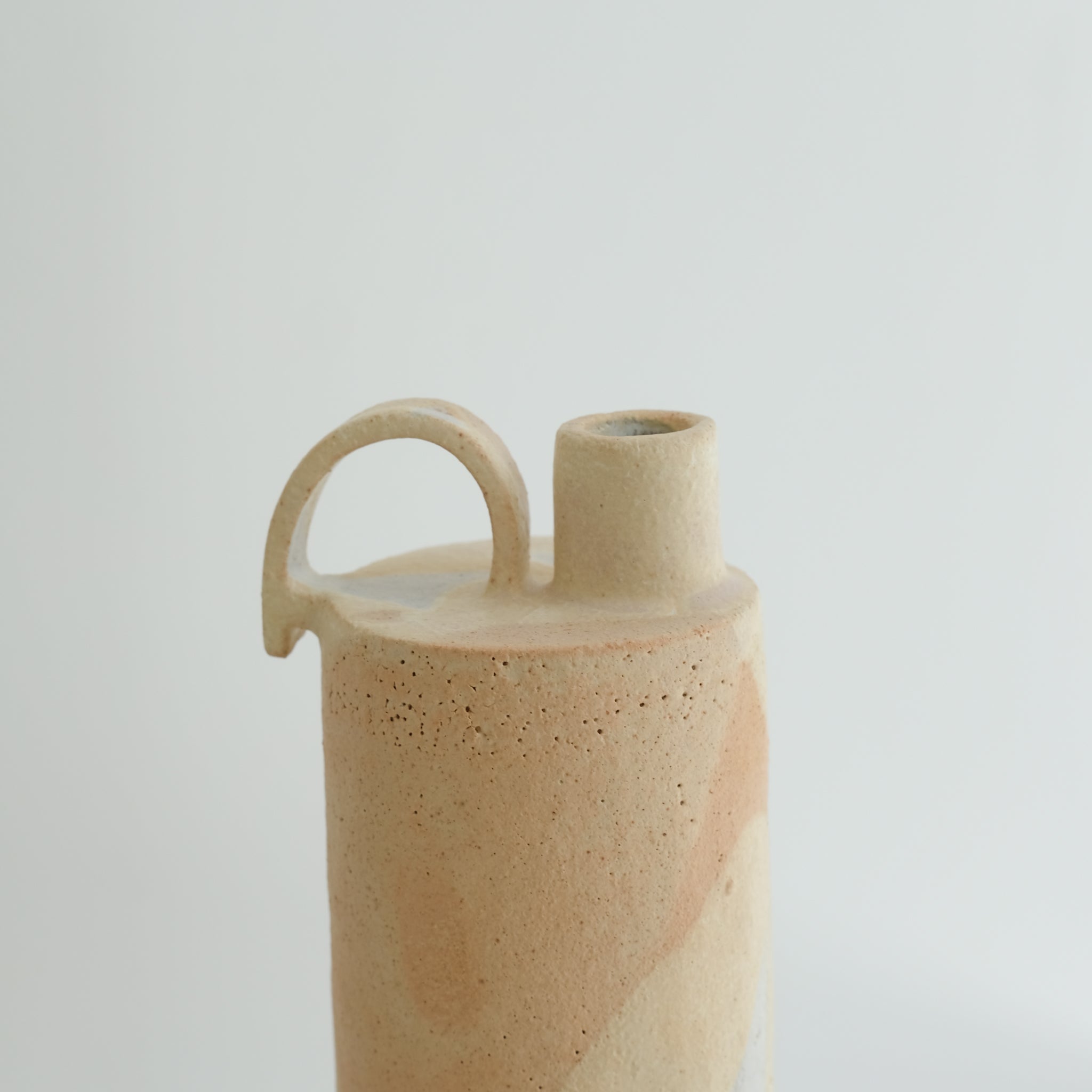 Bouteille H27cm abricot Catherine Dix Ceramics chez Brutal Ceramics