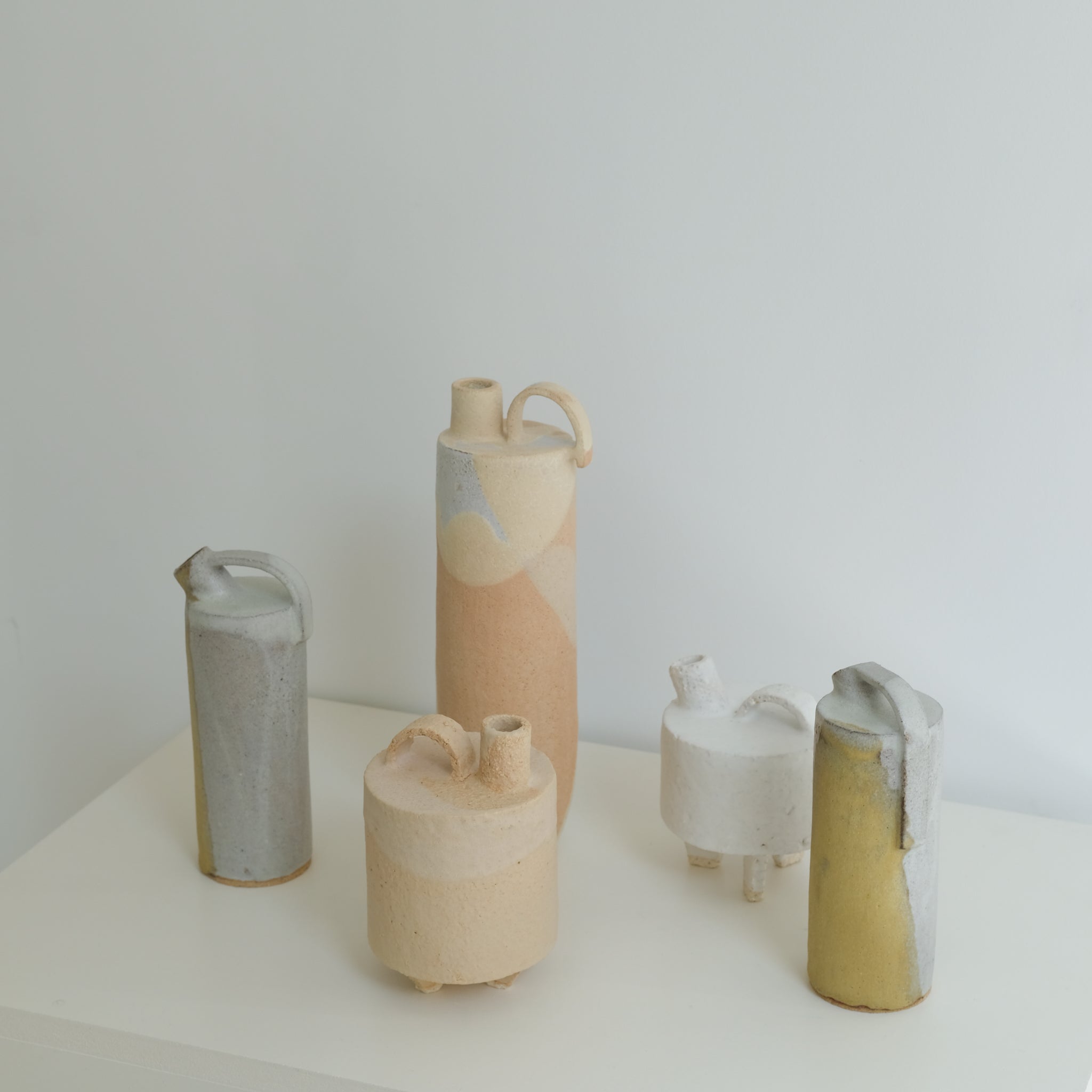 Bouteille coquille d'oeuf H14,5cm Catherine Dix Ceramics chez Brutal