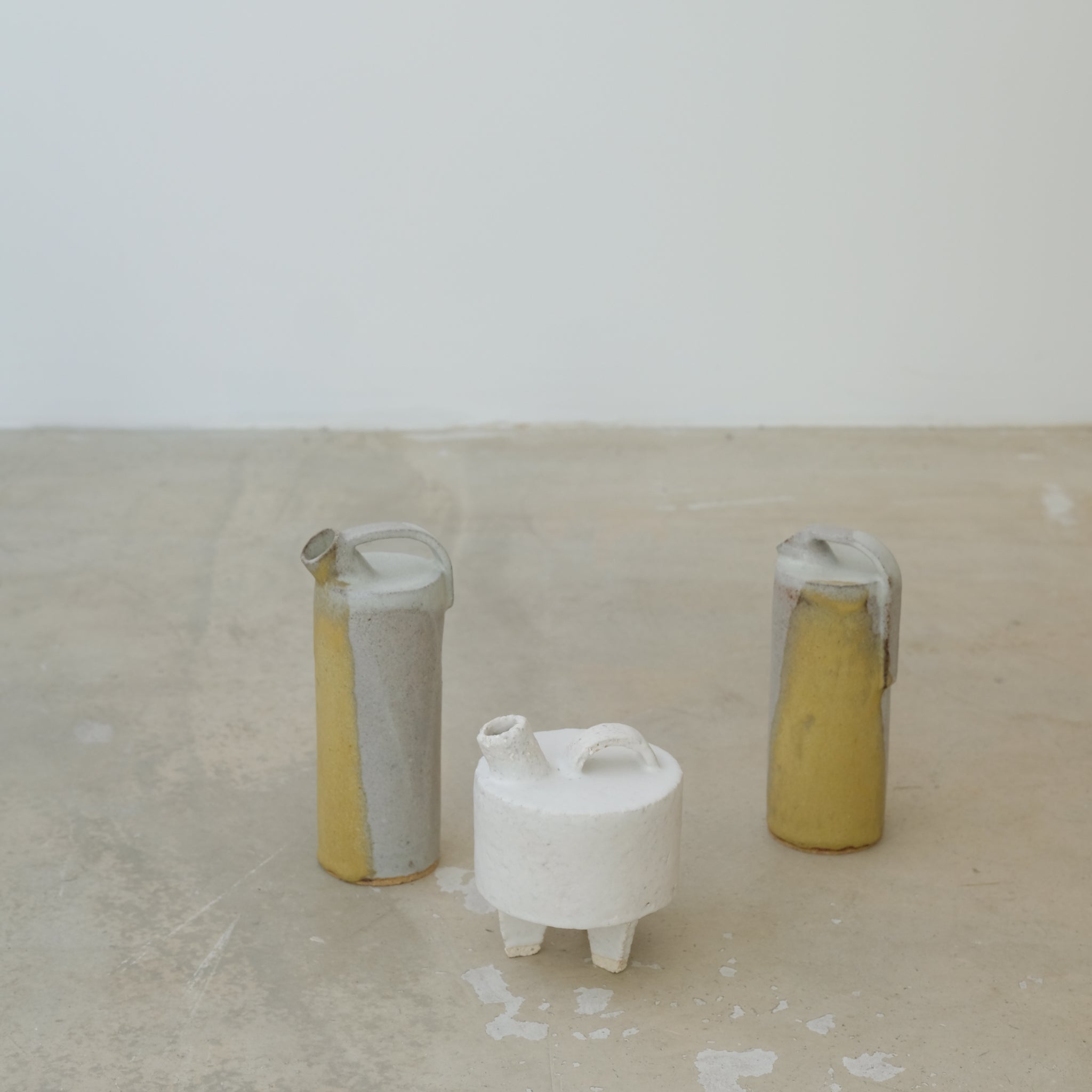 Vase Gris Jaune H18,5cm Catherine Dix Ceramics chez Brutal Ceramics