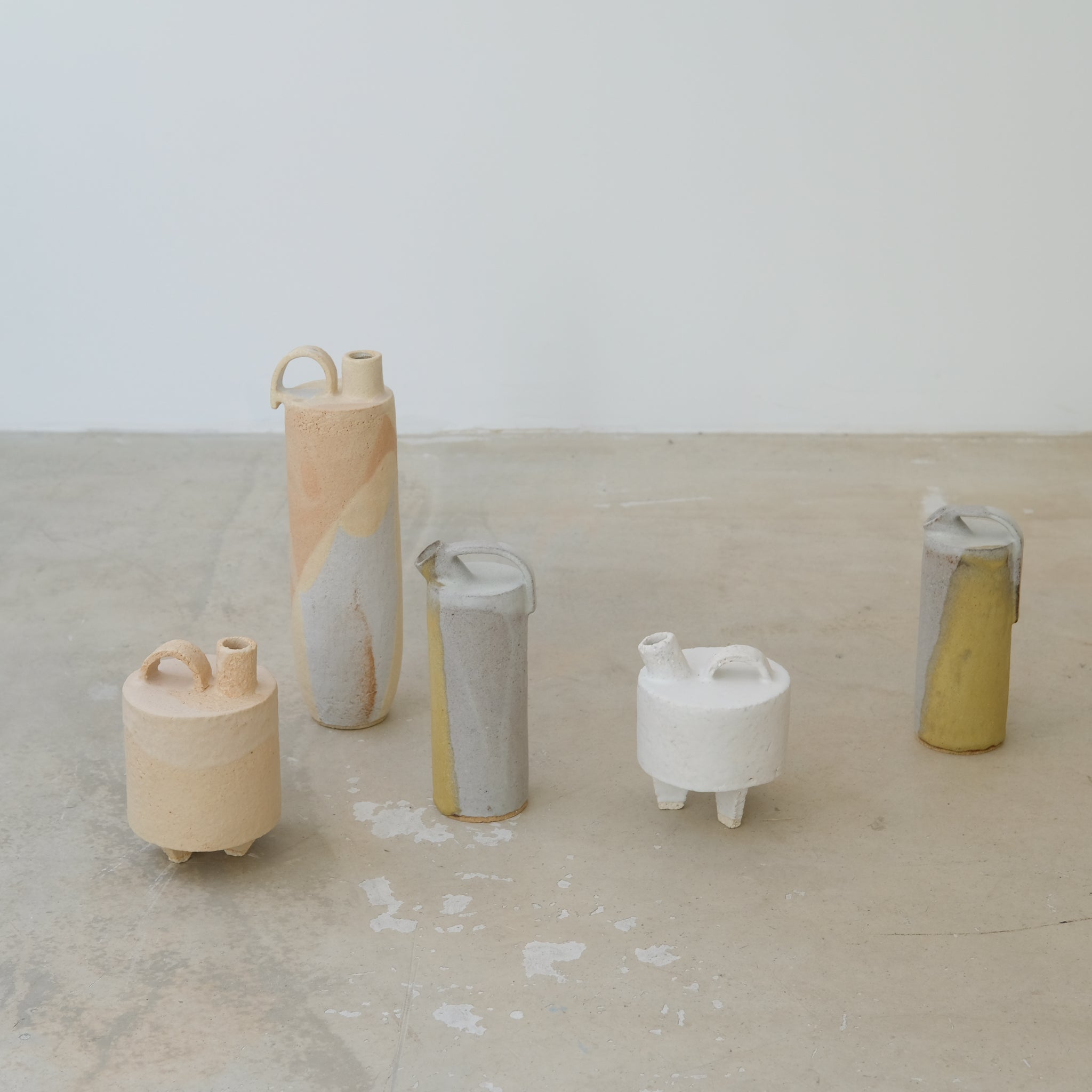 Vase Gris Jaune H18,5cm Catherine Dix Ceramics chez Brutal Ceramics
