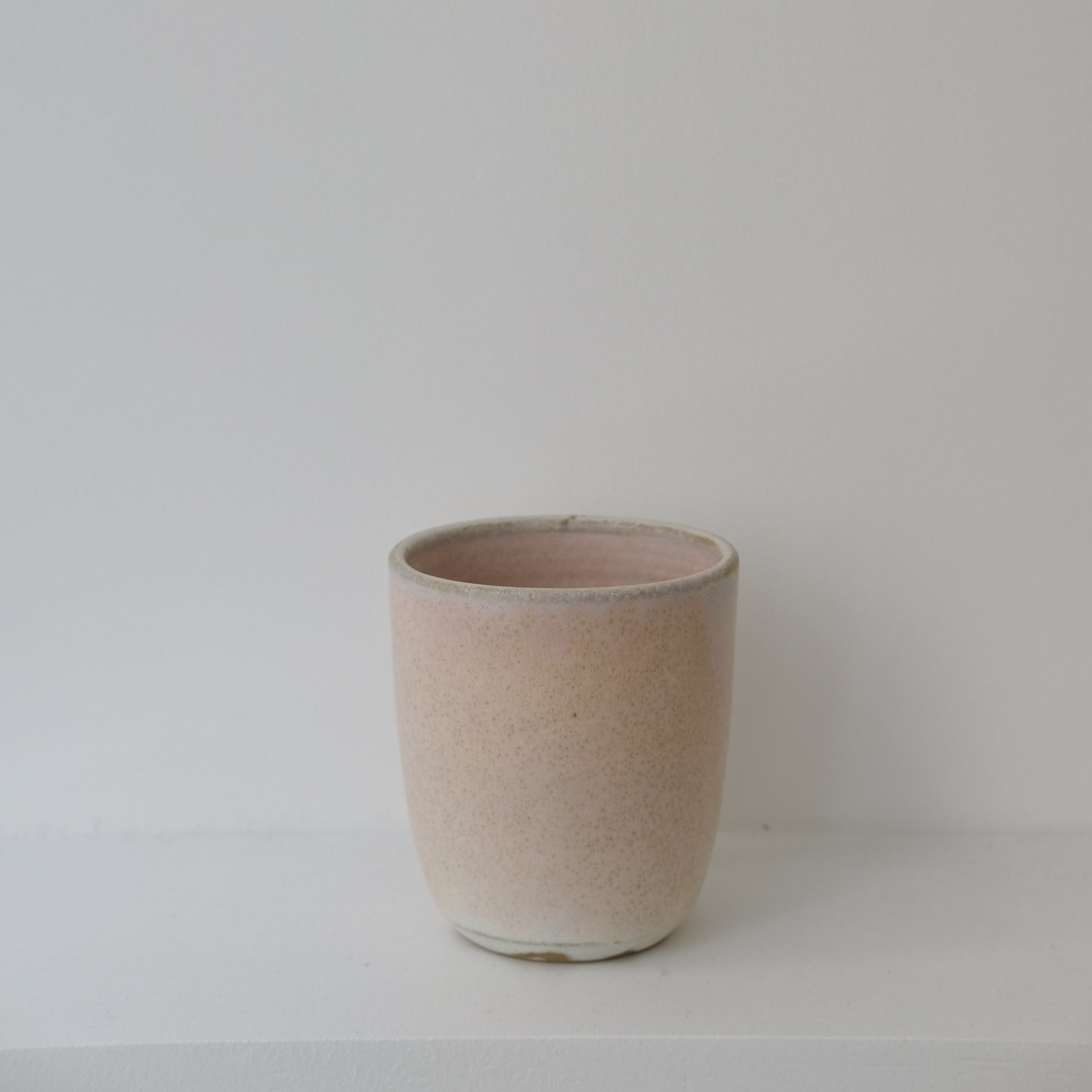 Tasse rose mat 220ml - de Hoji Ceramics chez Brutal Ceramics