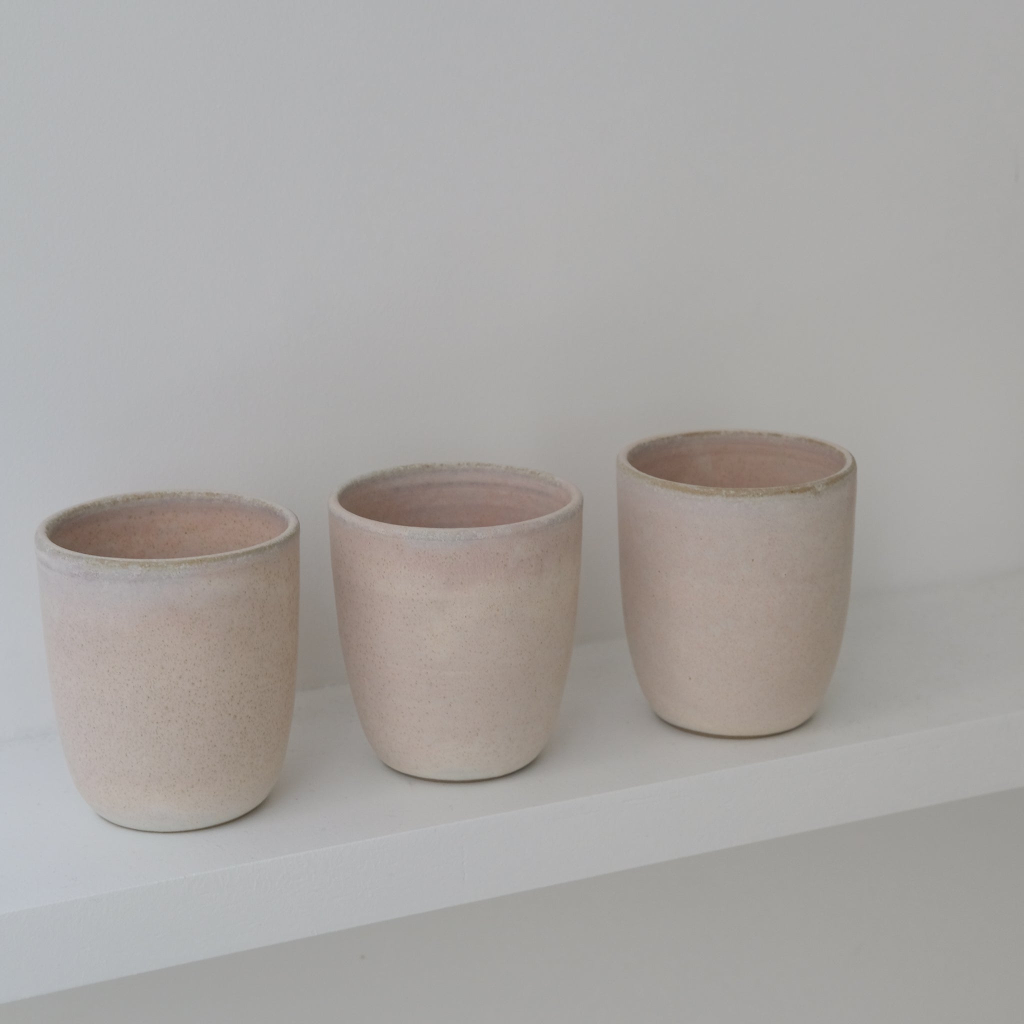 Tasse rose mat 220ml - de Hoji Ceramics chez Brutal Ceramics