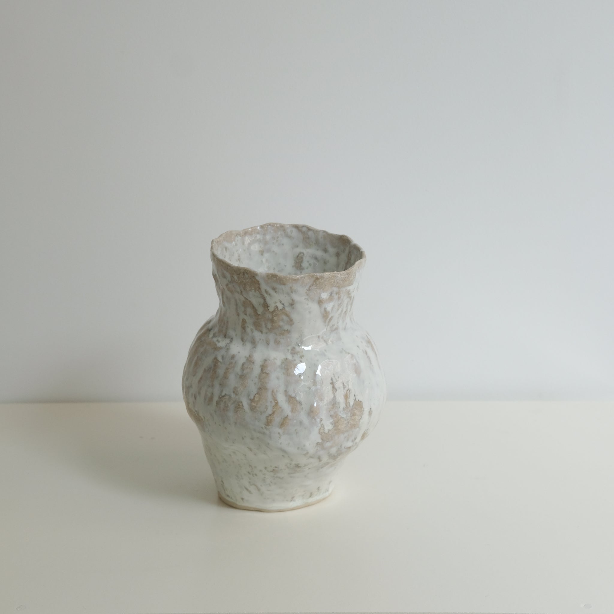 Vase en grès pyrité H21cm - blanc nacré