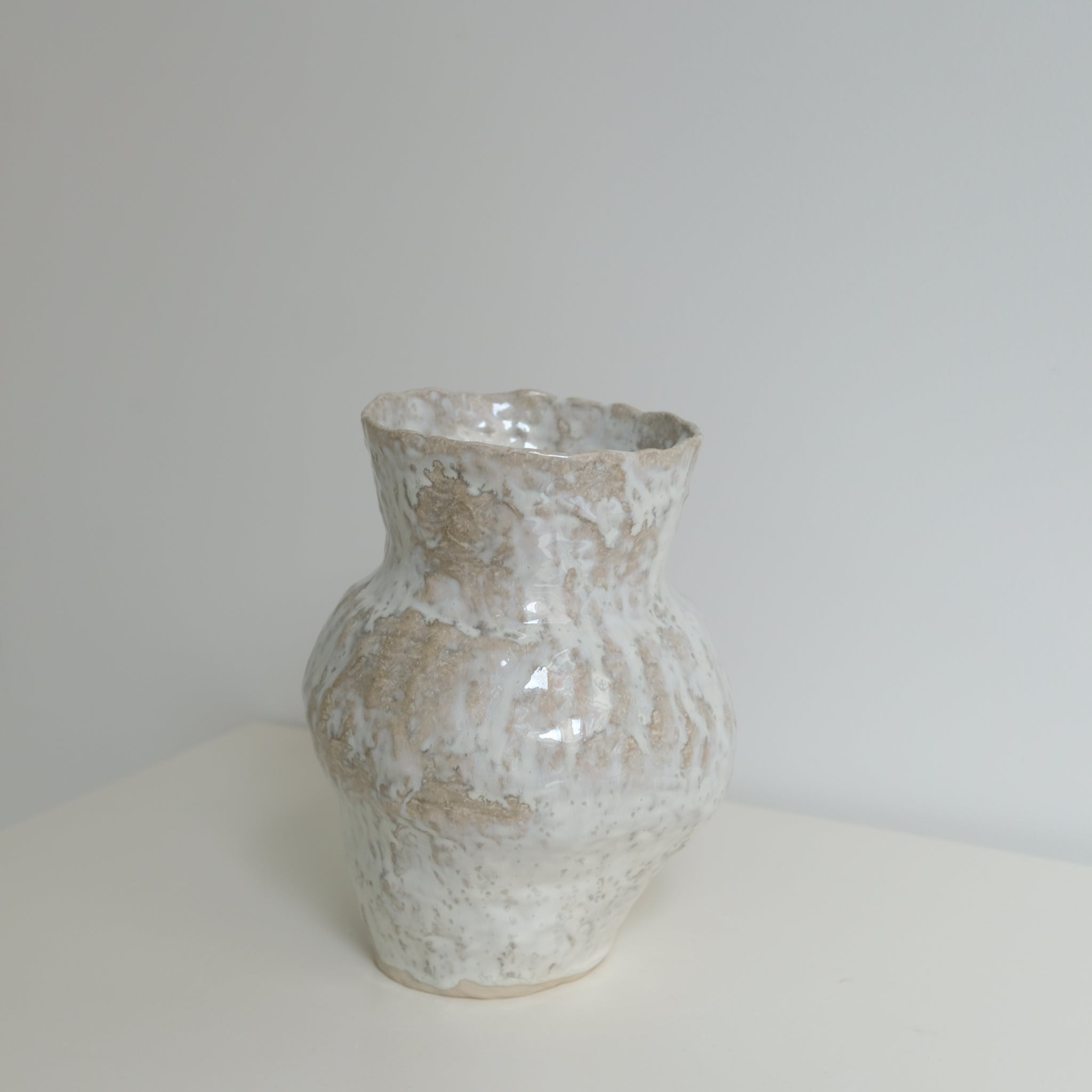 Pyrite sandstone vase H21cm - pearly white