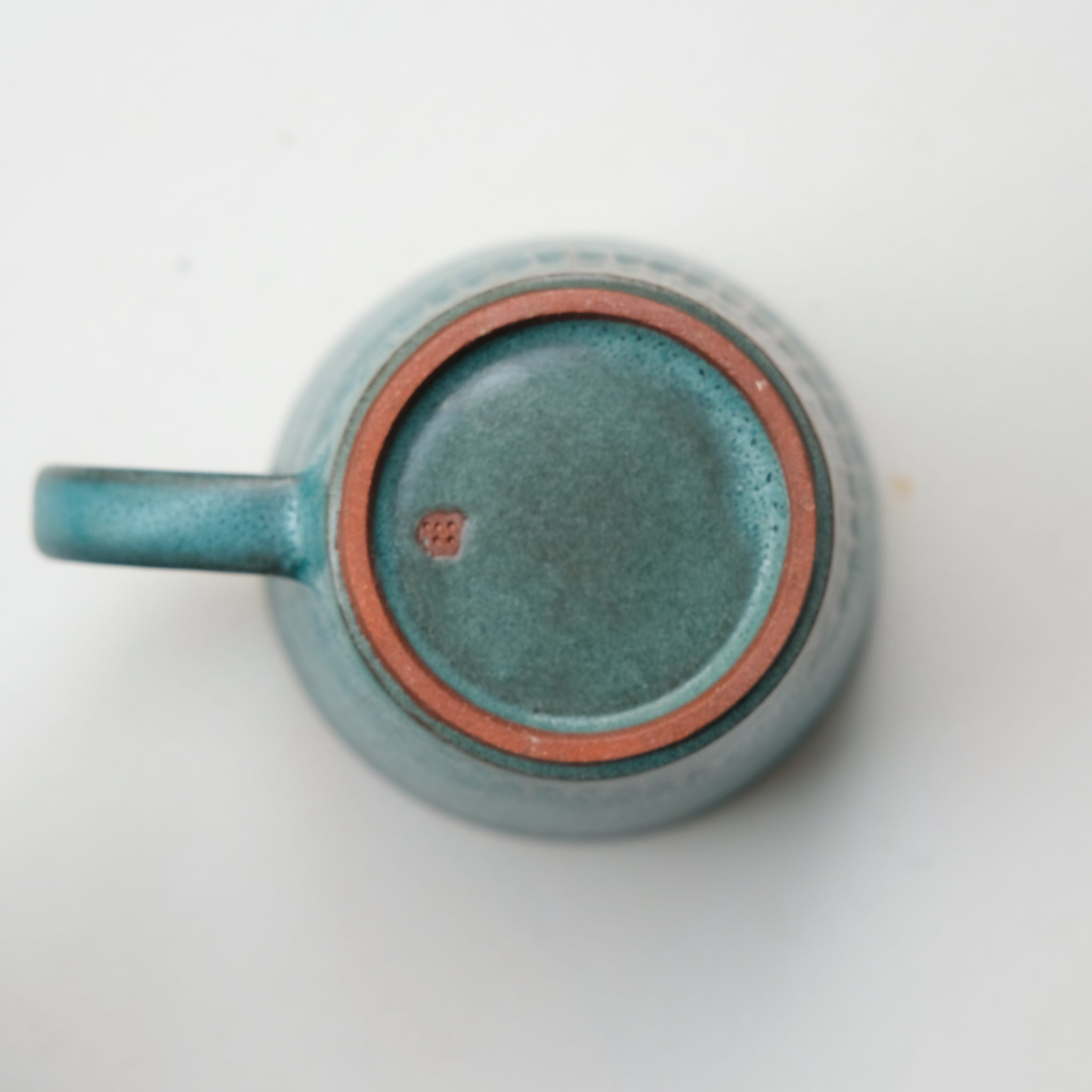 Tasse en grès 220ml - deep green d'Aya Ogawa chez Brutal Ceramics