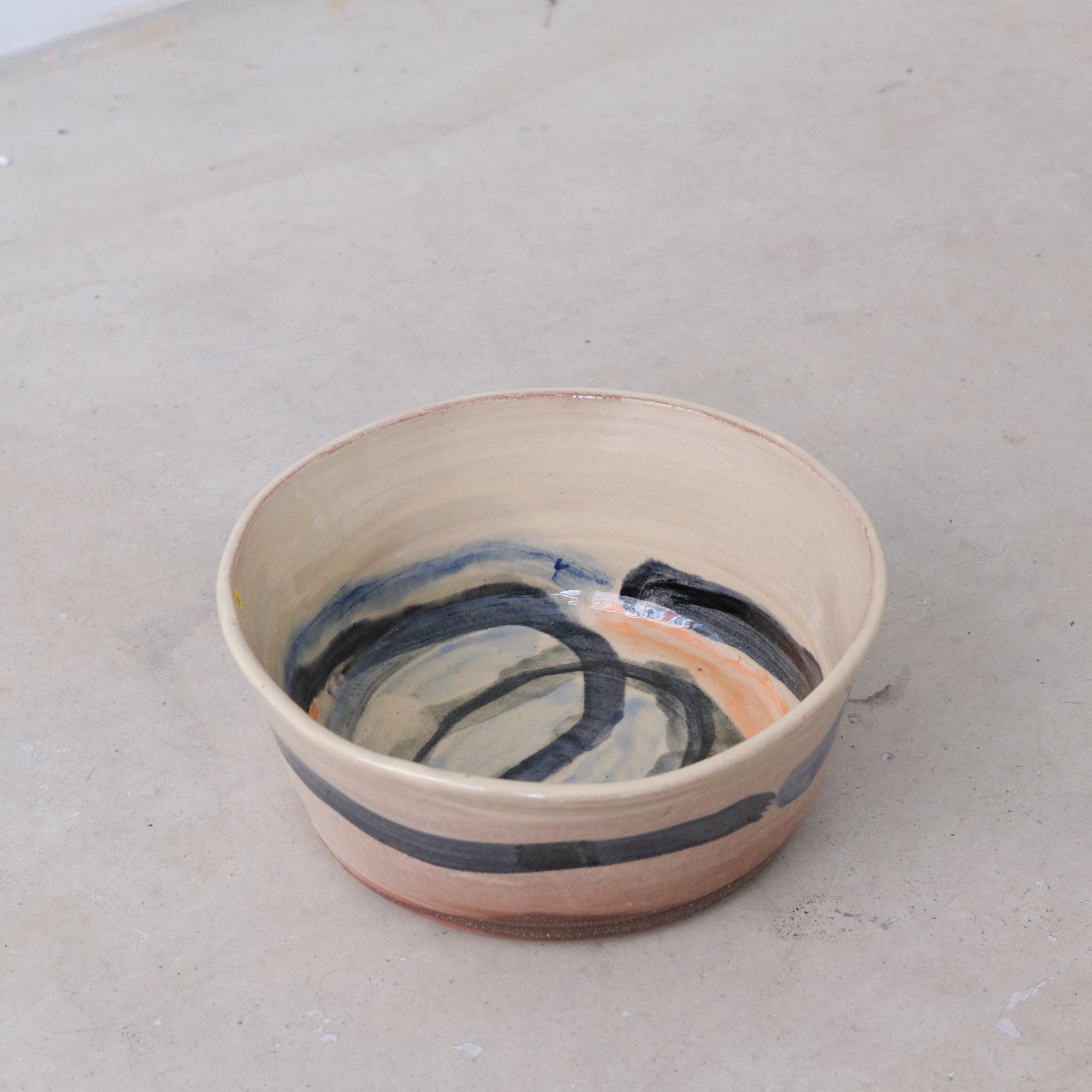 Saladier 05 D25cm en faience rouge multicolore par Héloïse Bariol chez Brutal Ceramics