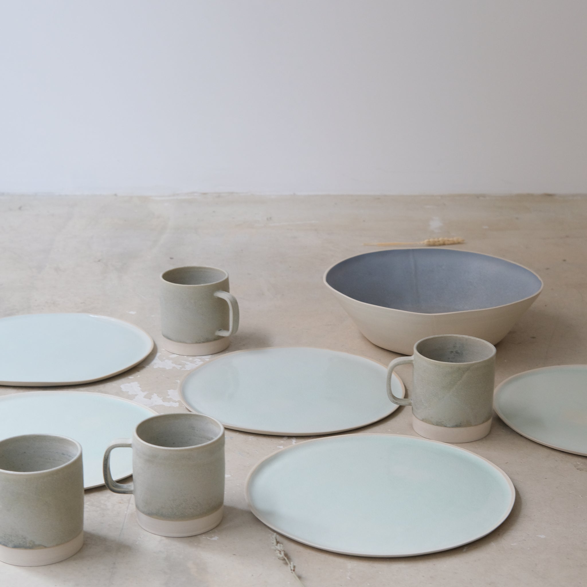 Saladier en grès ciel d'orage Laurette Broll chez Brutal Ceramics