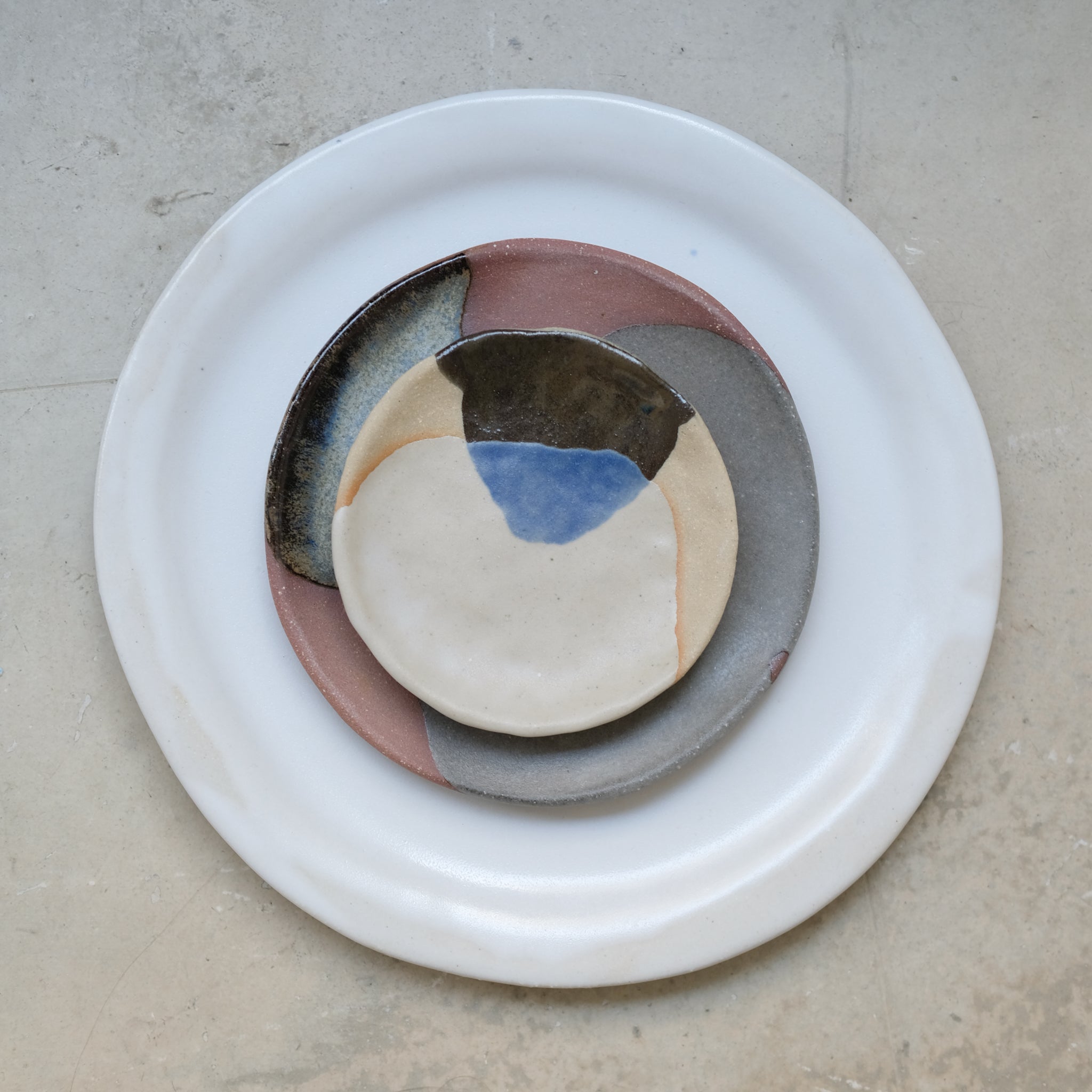 Coupelle en grès D 11cm- Bleu et blanc de Lola Moreau chez Brutal Ceramics