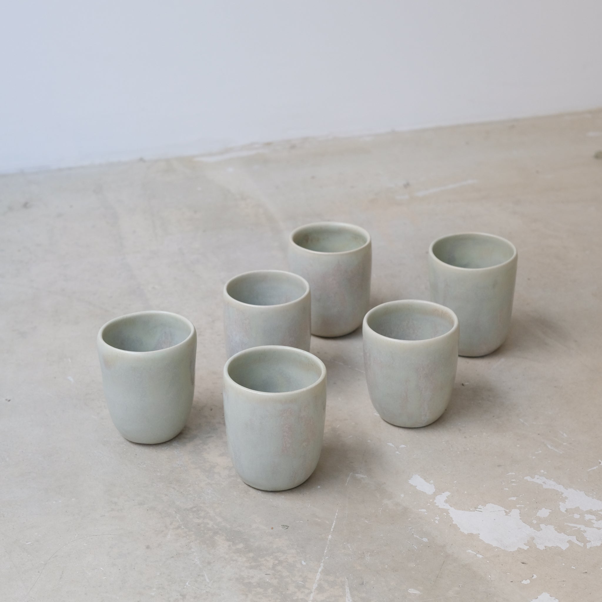 Tasse en grès blanc 200ml - Vert irisé d'Origine Ceramique chez Brutal Ceramics