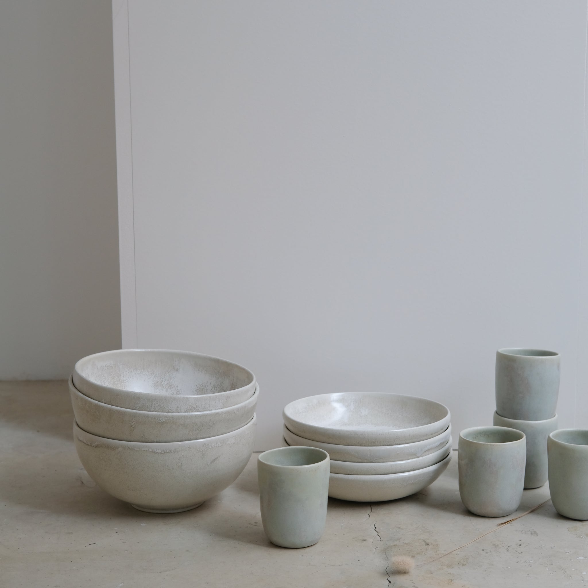 Tasse en grès blanc 200ml - Vert irisé d'Origine Ceramique chez Brutal Ceramics