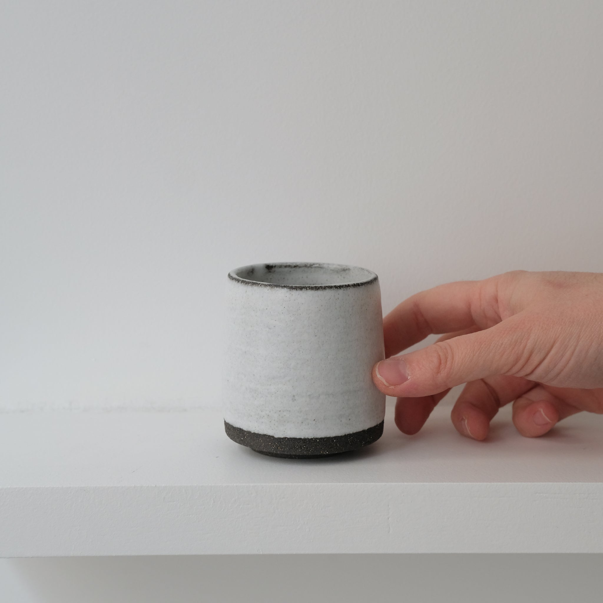 Tasse en grès chamotté 150ml - Blanc de PepperClay chez Brutal Ceramics