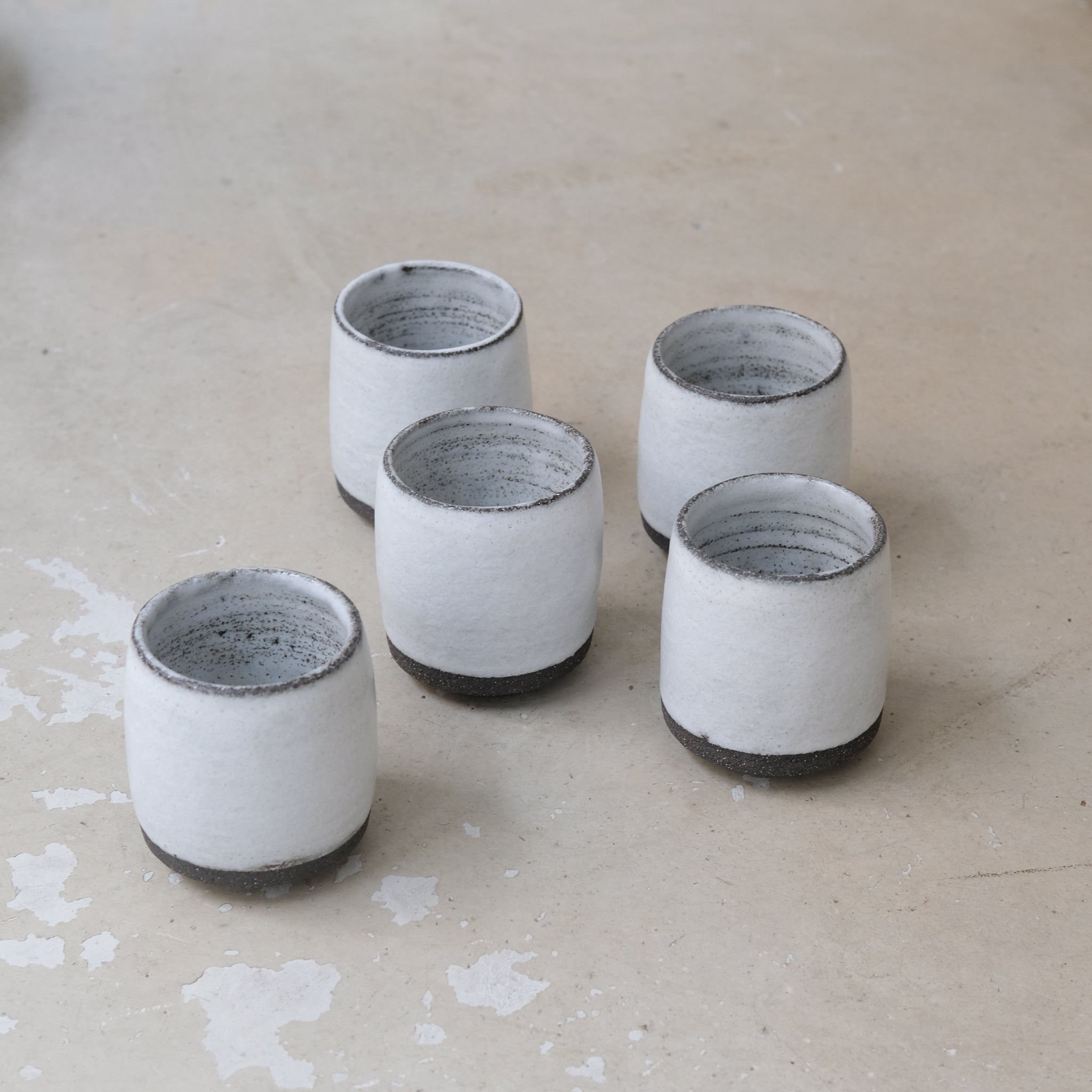 Tasse en grès chamotté 150ml - Blanc de PepperClay chez Brutal Ceramics