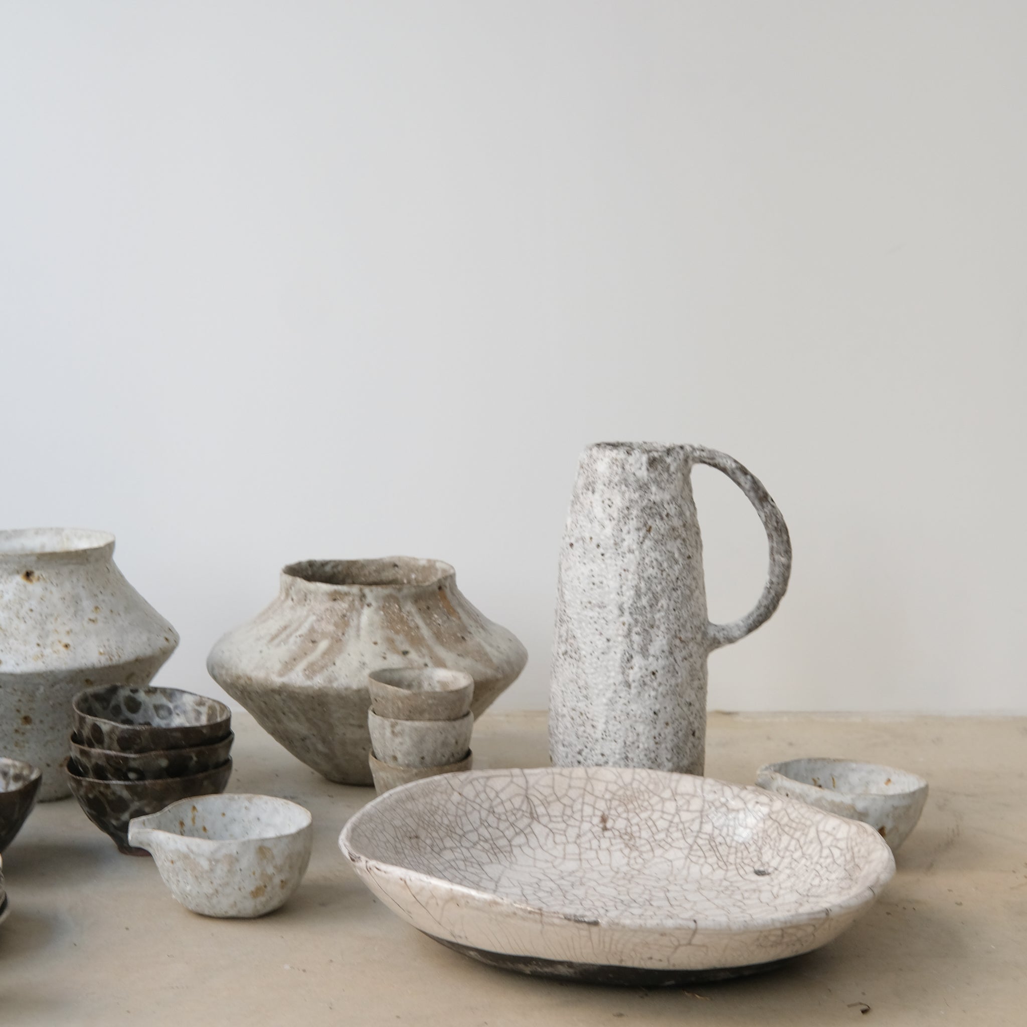 Coupe D34cm Raku en grès par la céramiste Potry chez Brutal Ceramics