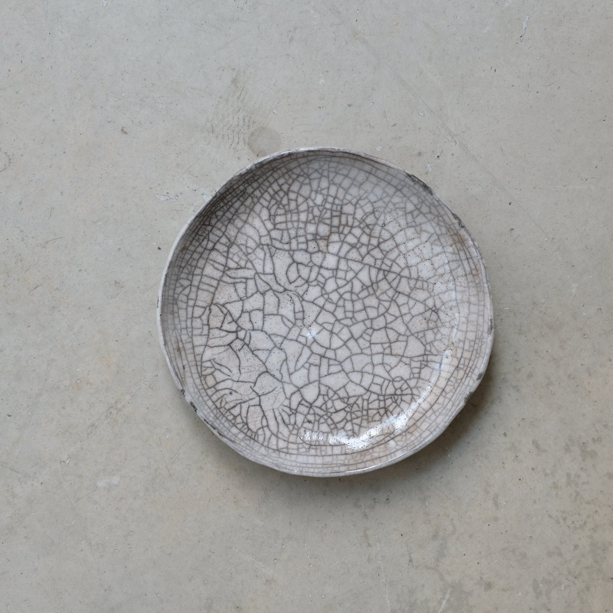 Assiette D11cm Raku en grès par la céramiste Potry chez Brutal