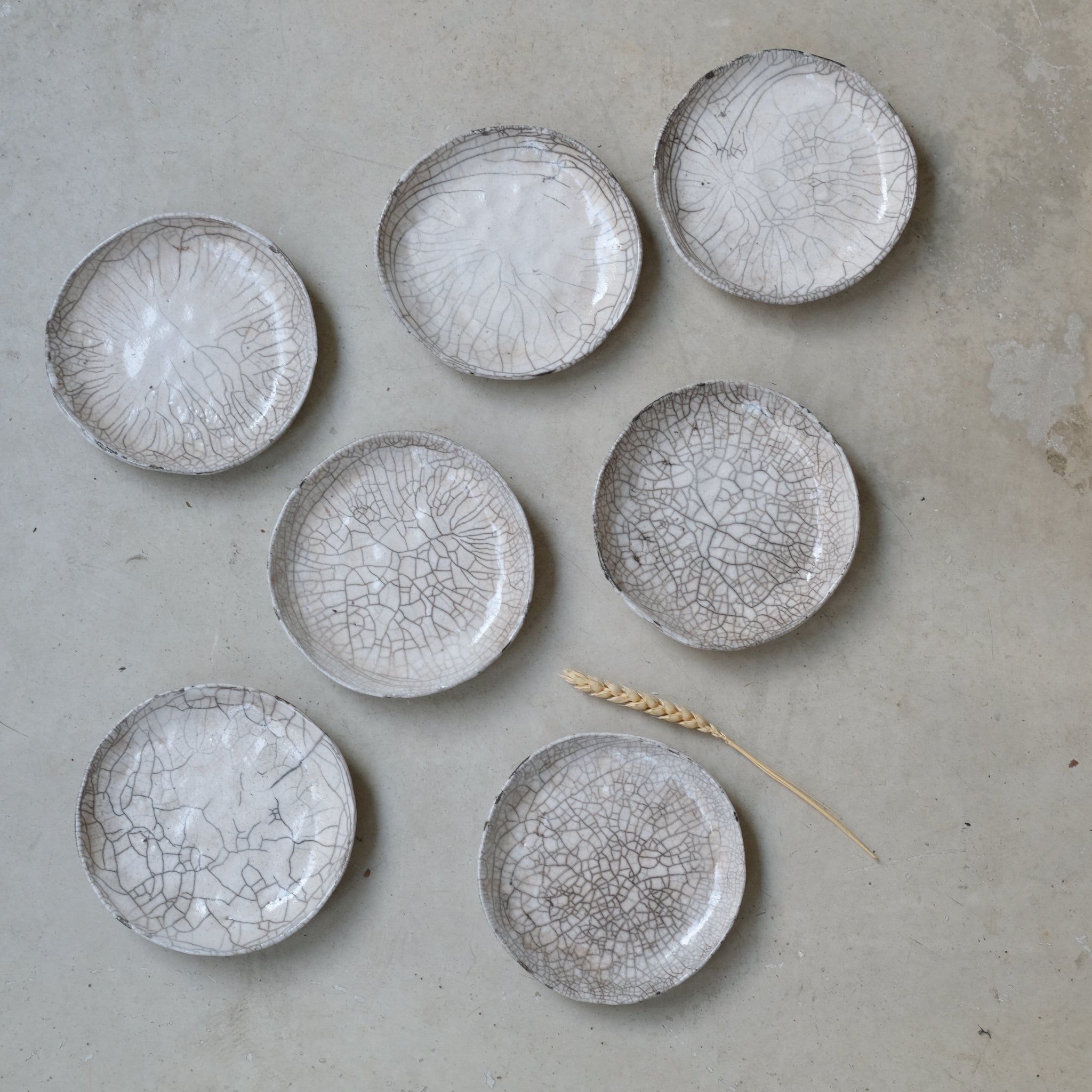 Assiette D11cm Raku en grès par la céramiste Potry chez Brutal