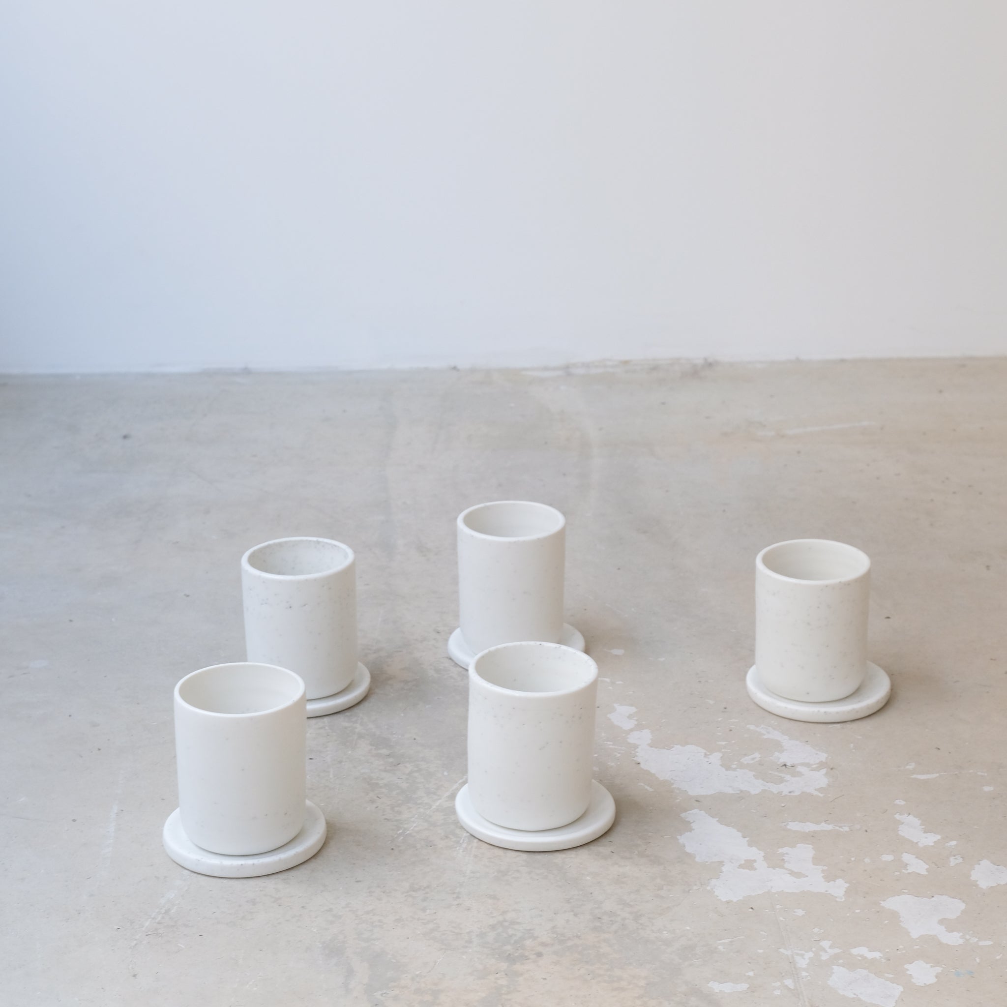 Tasse et soucoupe en porcelaine 170ml - blanc de studio des rosiers chez Brutal Ceramics