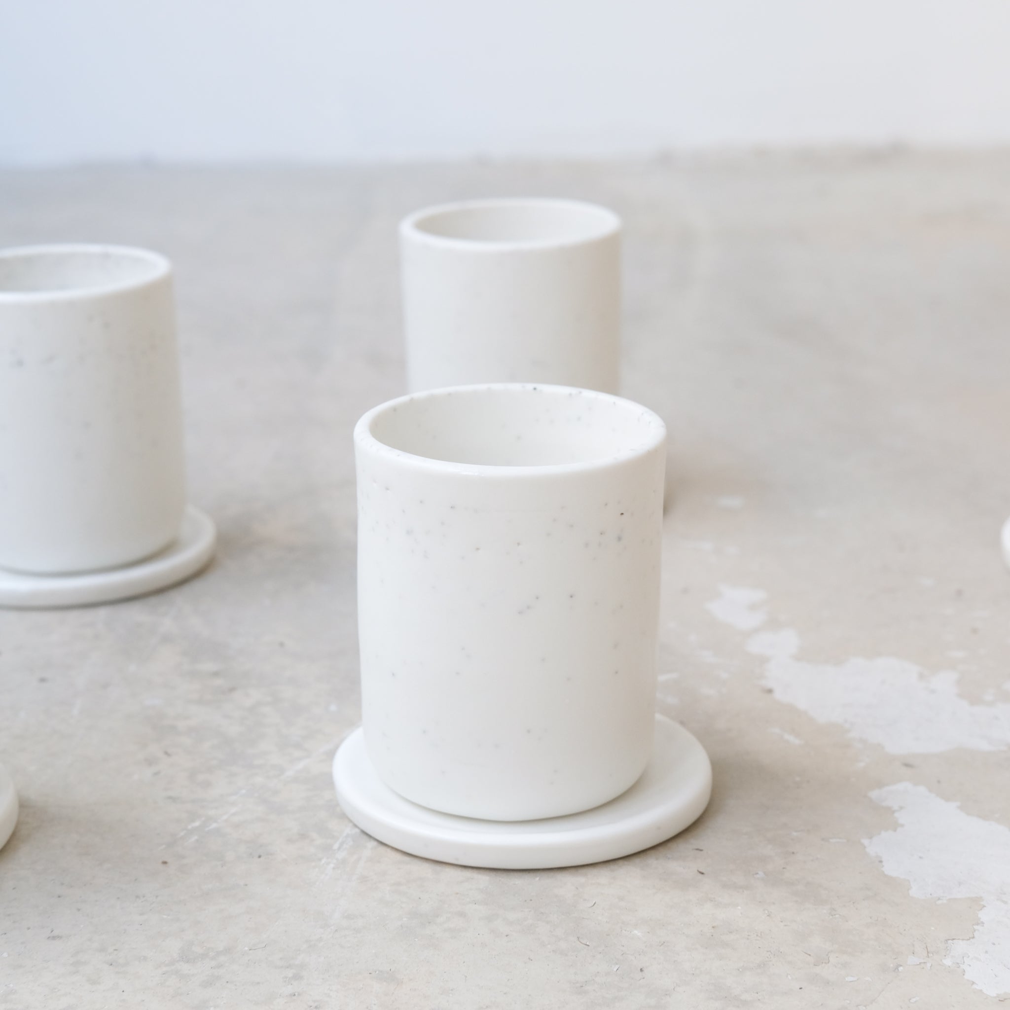 Tasse et soucoupe en porcelaine 170ml - blanc de studio des rosiers chez Brutal Ceramics