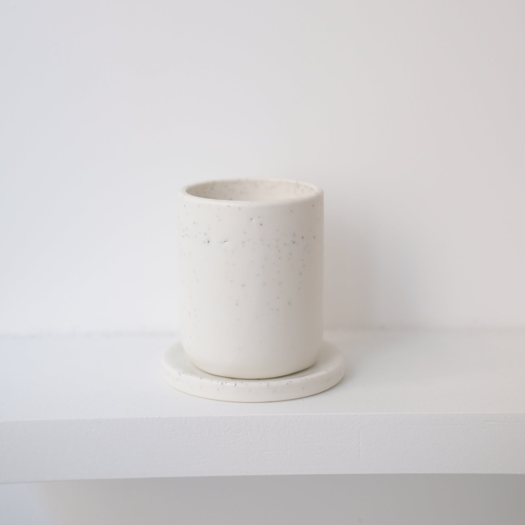 Tasse et soucoupe en porcelaine 170ml - blanc de studio des rosiers chez Brutal Ceramics