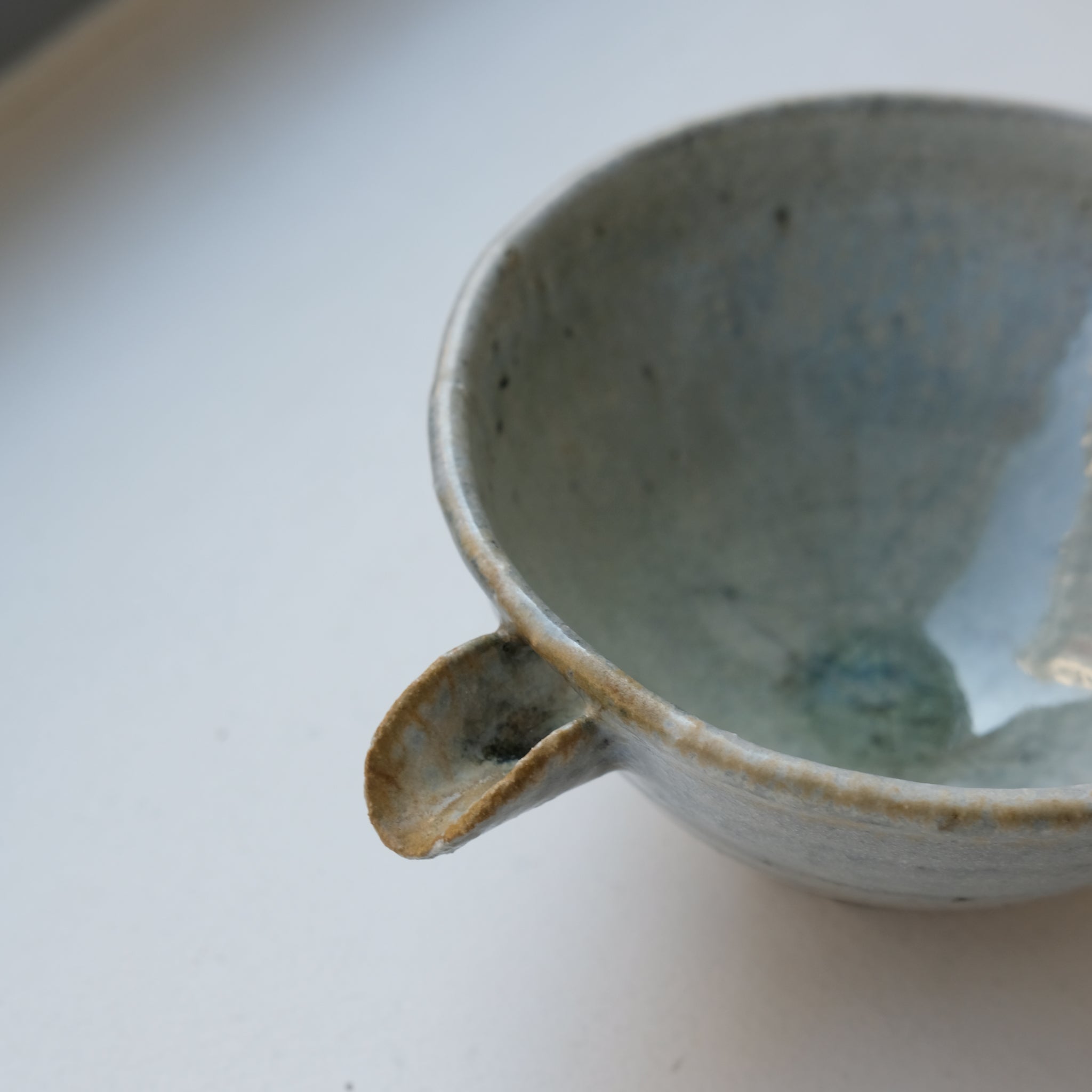 Verseuse en grès D12,5cm de Dai Shikai chez Brutal Ceramics