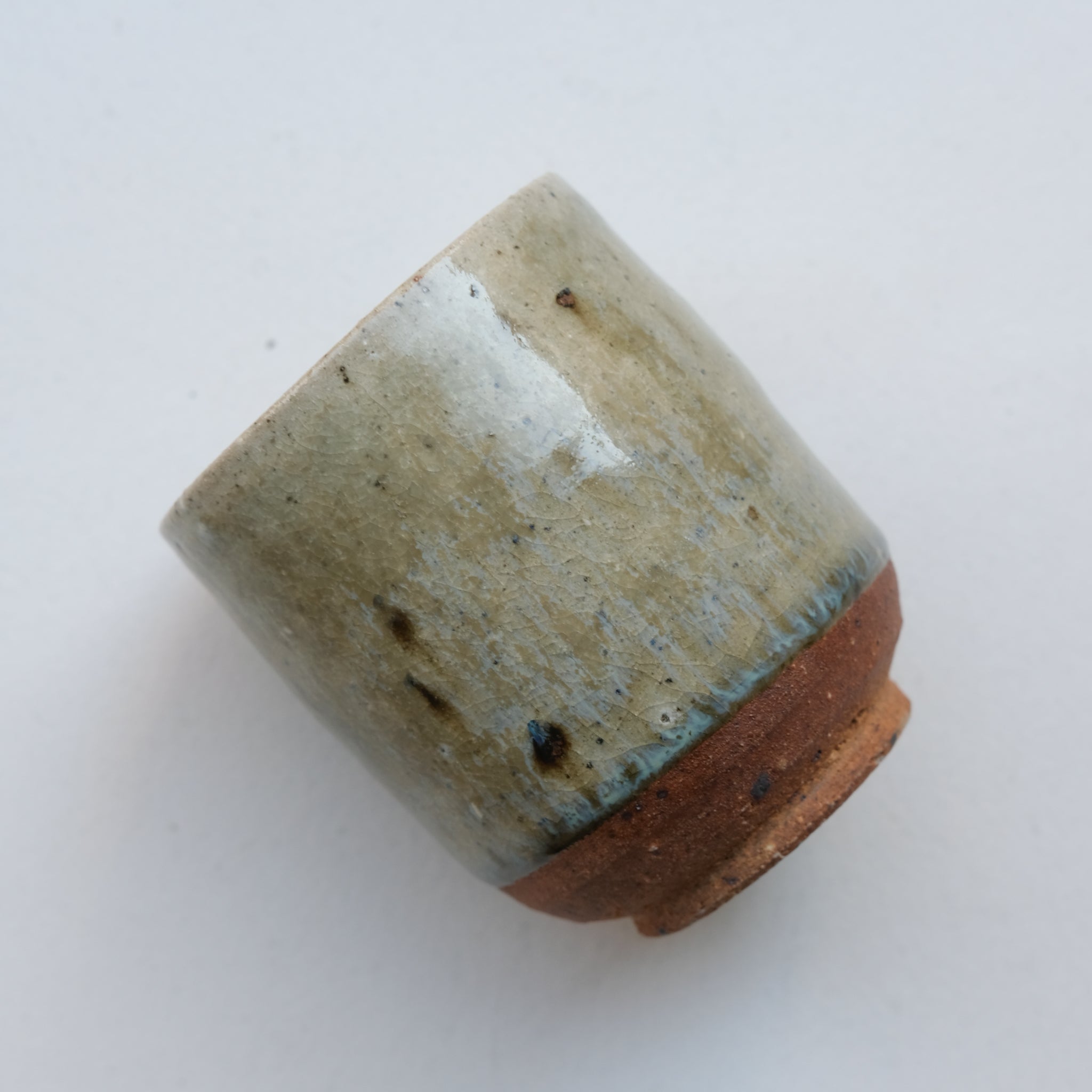 Tasse en grès recolté 150ml de Dai Shikai chez Brutal Ceramics