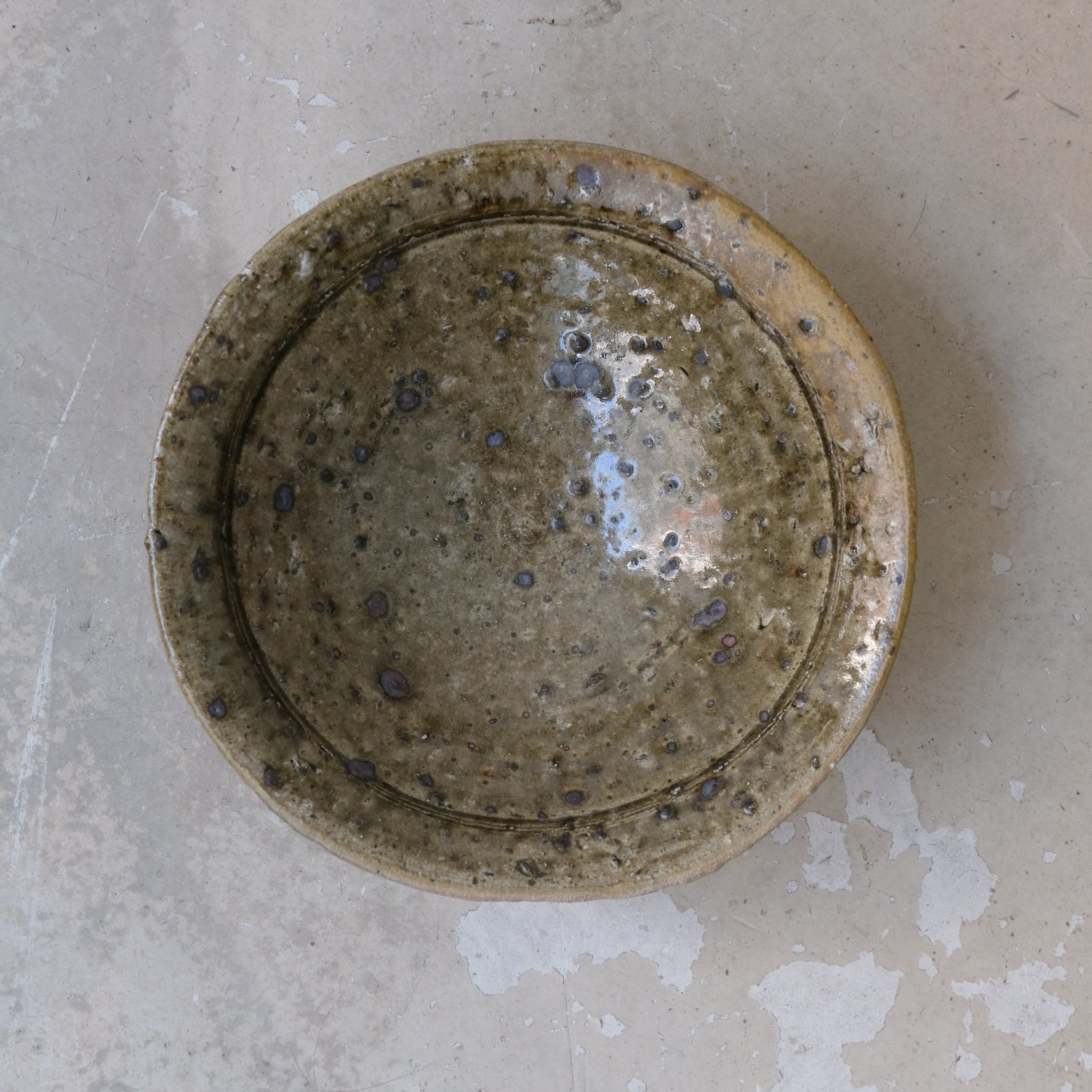 Coupe evasée en grès recolté D22cm de Dai Shikai chez Brutal Ceramics