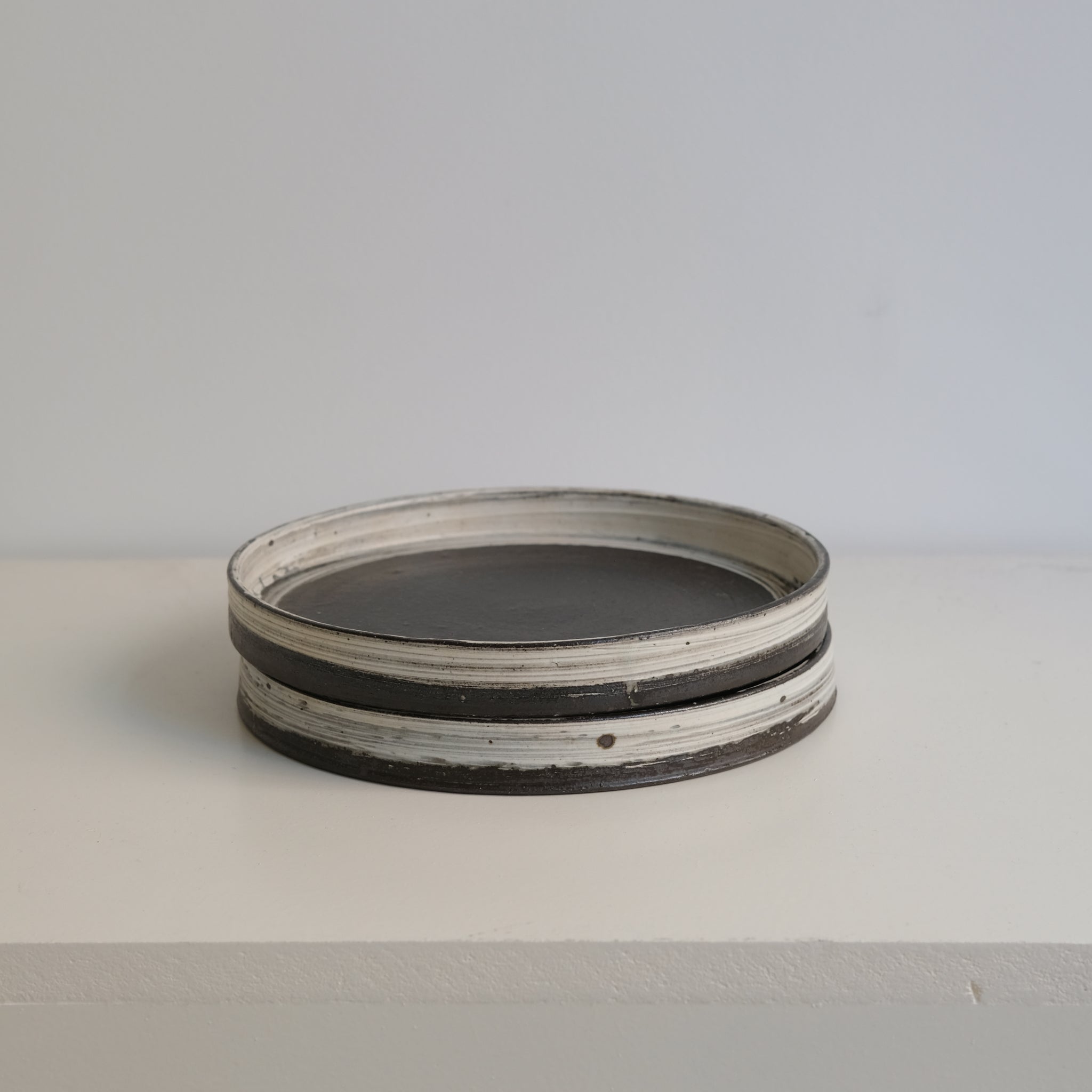Dorabachi D 21cm - marron de Ryutaro Yamada chez Brutal Ceramics