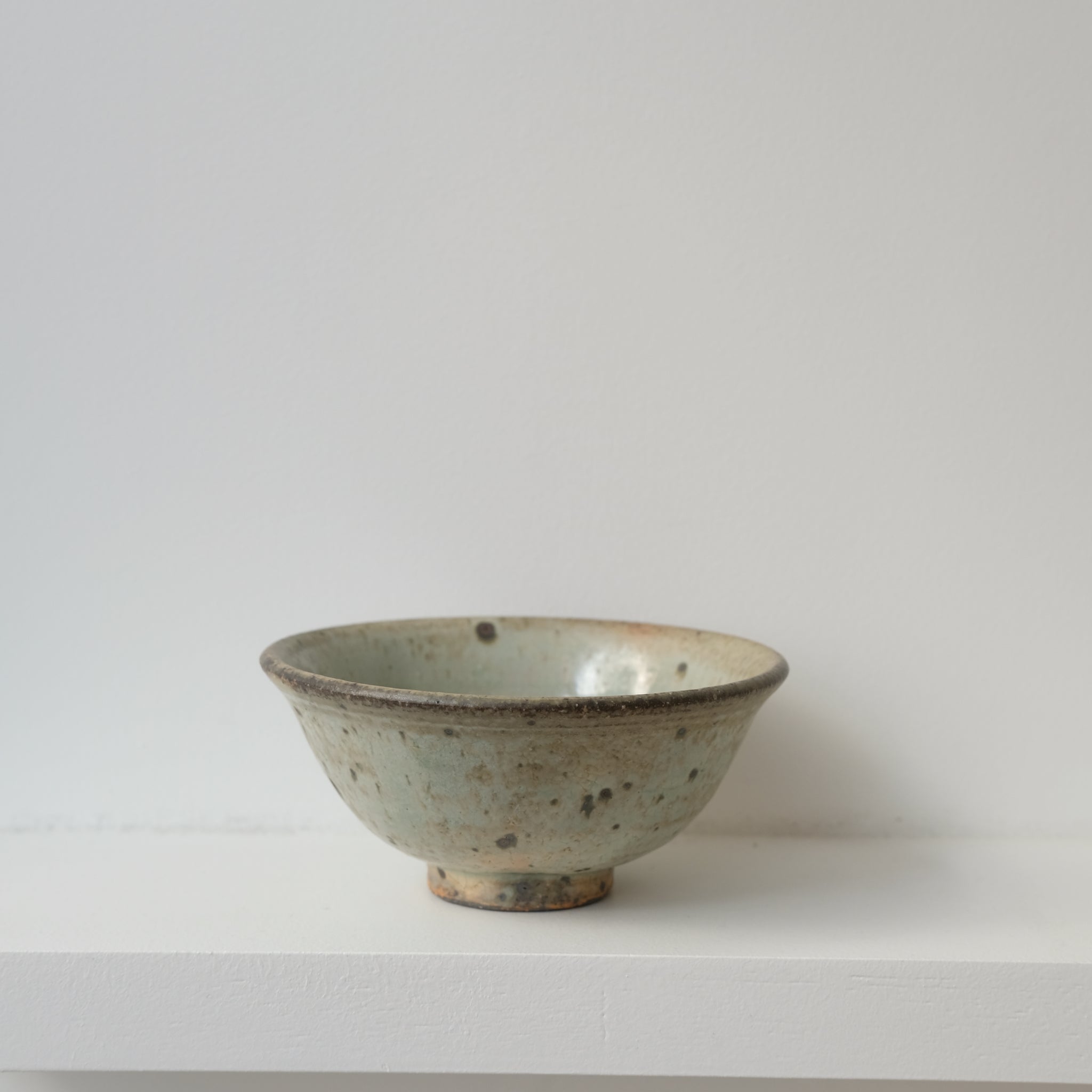 Bol en grès D13,5cm - vert clair de Tetsuya Kobayashi chez Brutal Ceramics