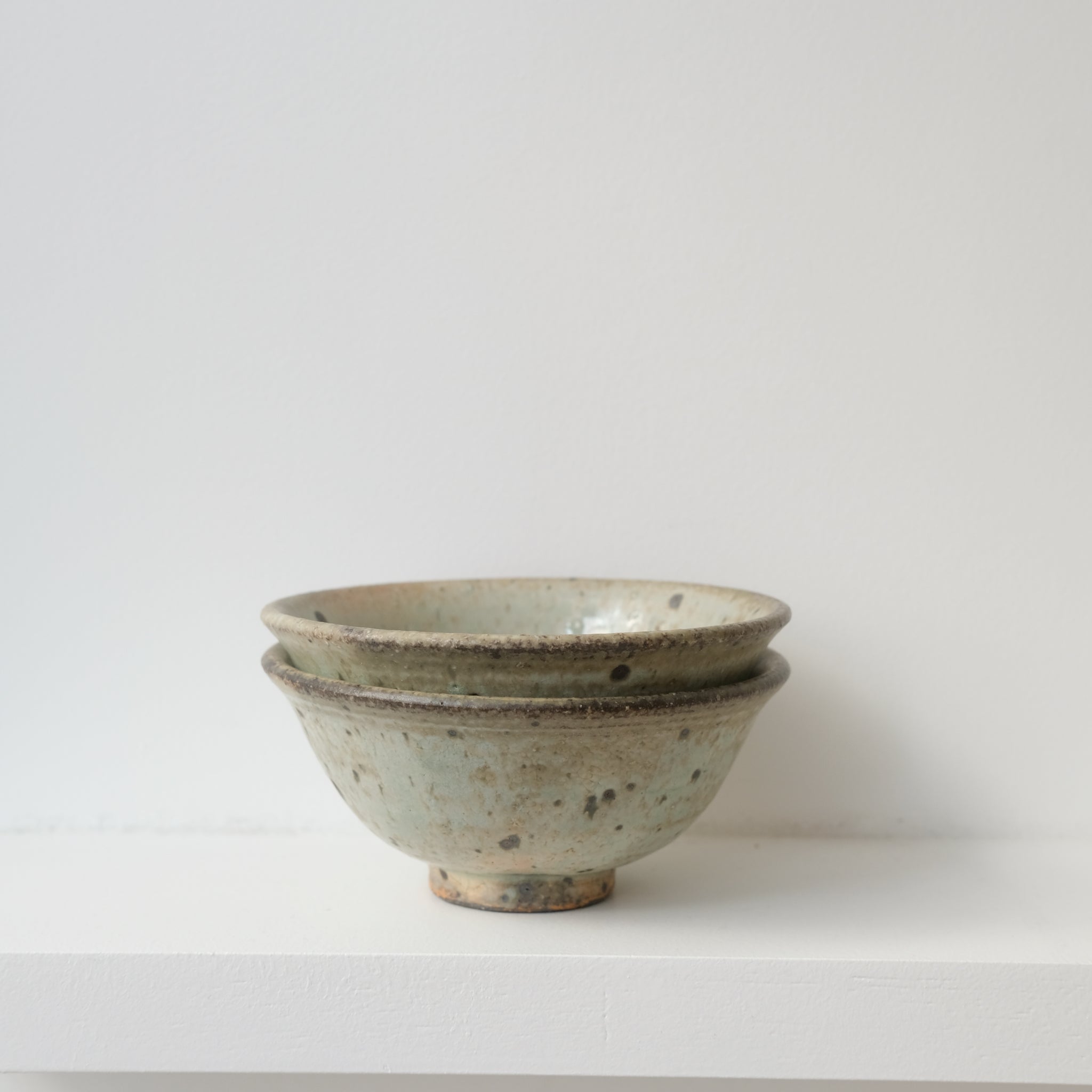 Bol en grès D13,5cm - vert clair de Tetsuya Kobayashi chez Brutal Ceramics