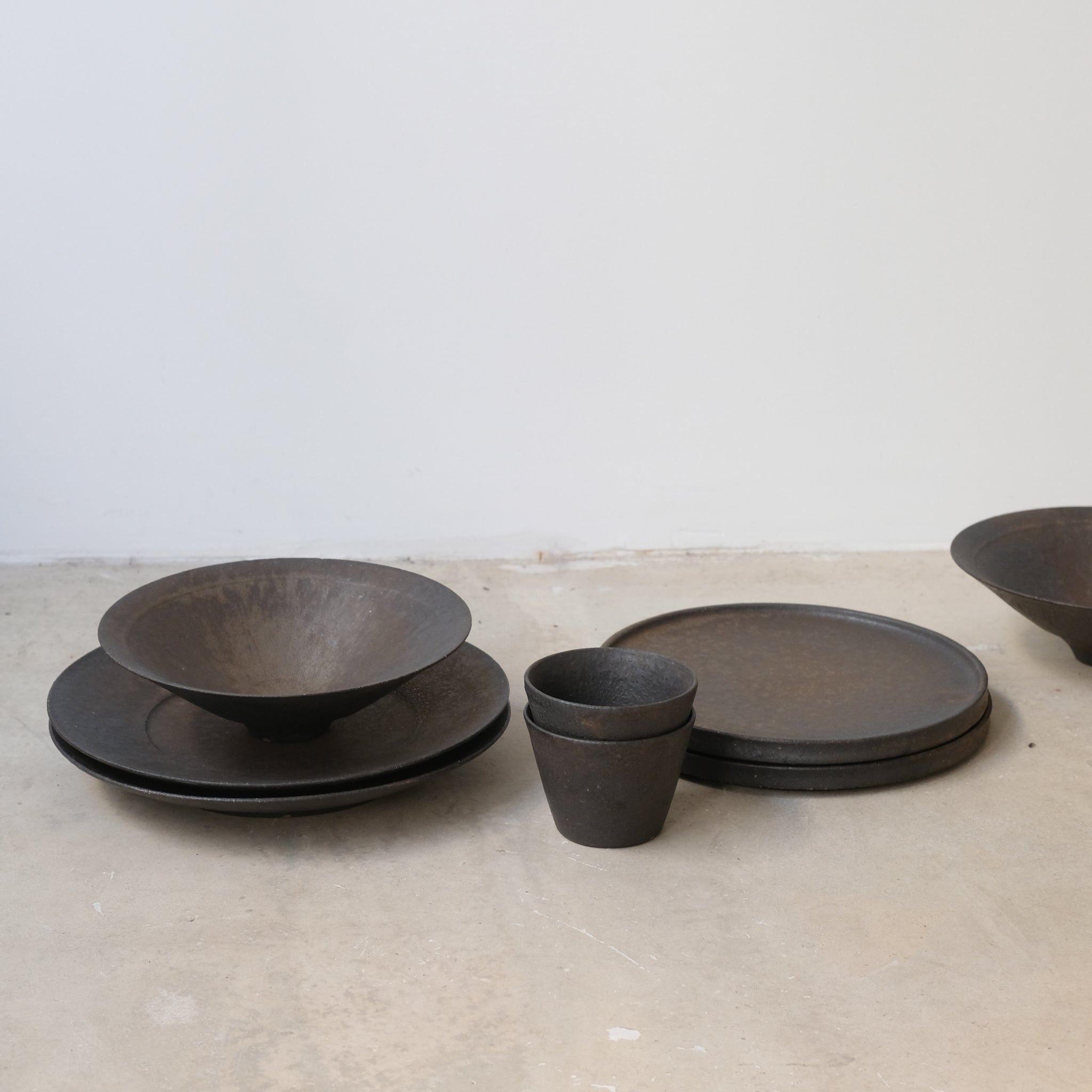 Bol en grès D 19,5cm - marron irisé de Yamato Kobayashi chez Brutal Ceramics