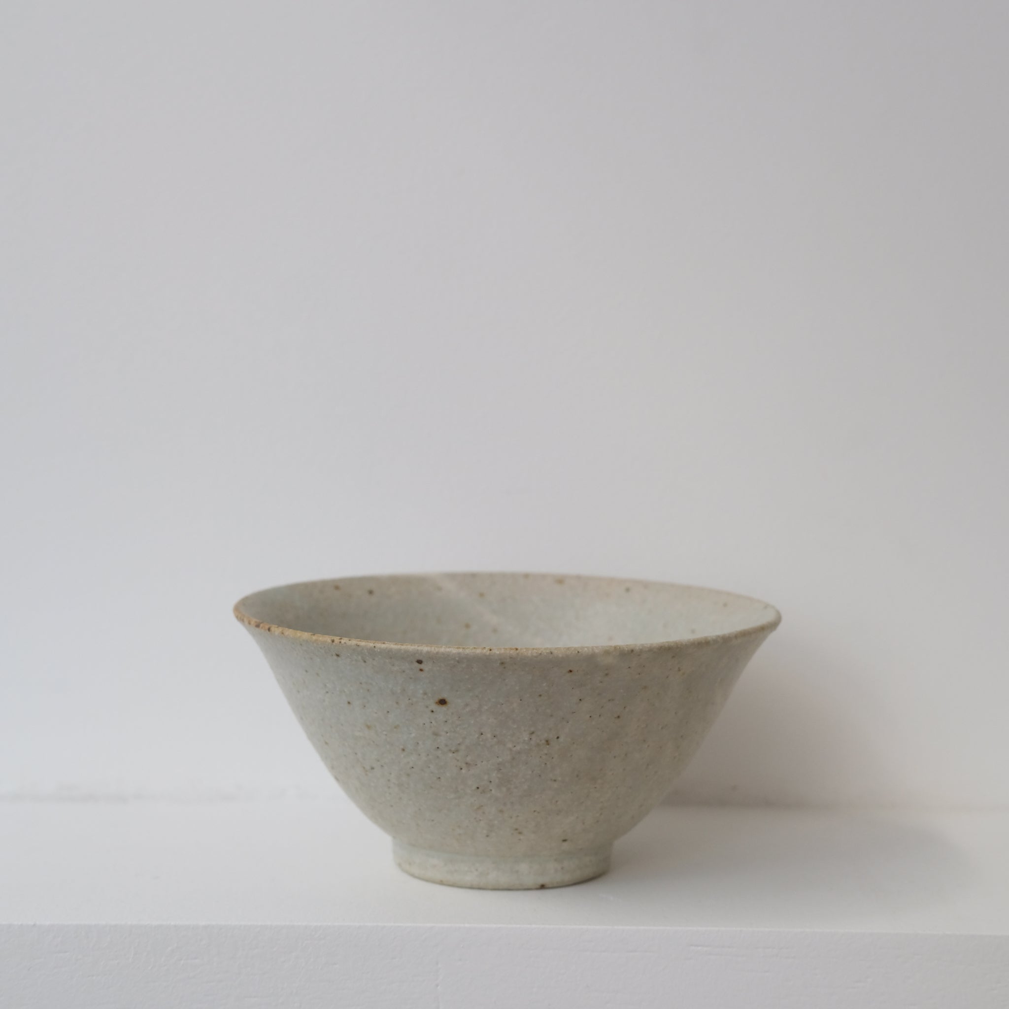 Bol en grès D 13cm - blanc kohiki de Yamato Kobayashi chez Brutal Ceramics