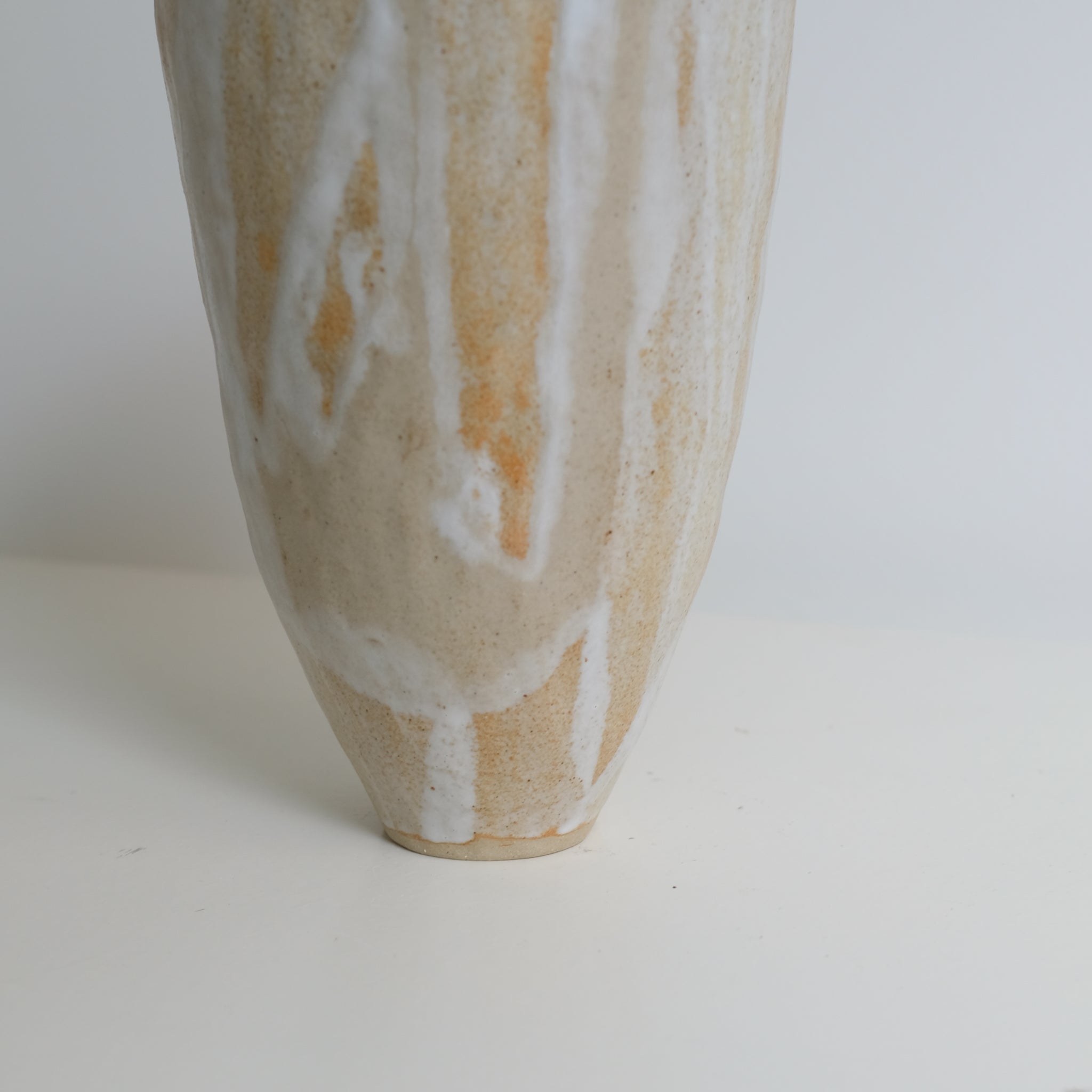 Vase 01 en grès H 27cm - Blanc beige Lola Moreau chez Brutal Ceramics