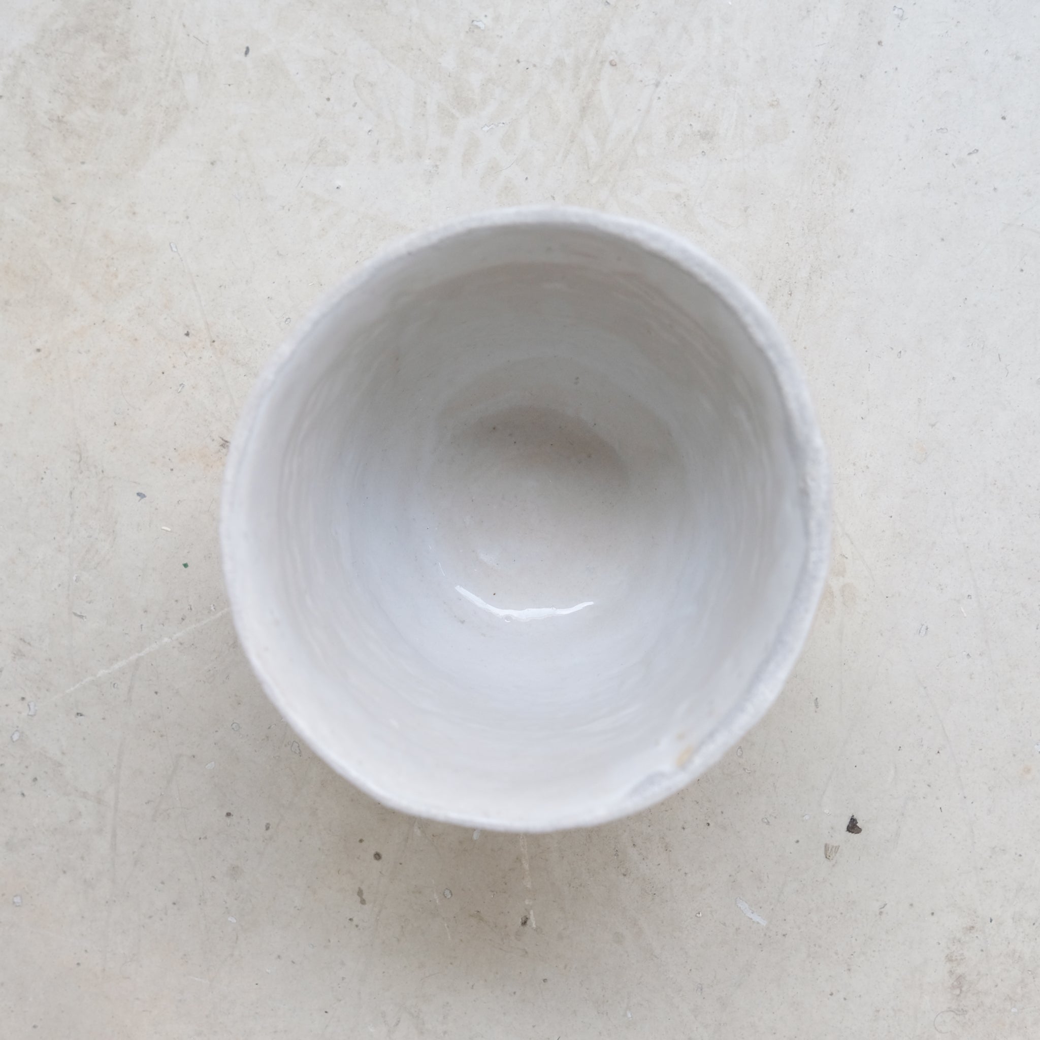 Vase en grès H15,5cm - Blanc texturé de Mathilde Martin chez Brutal Ceramics