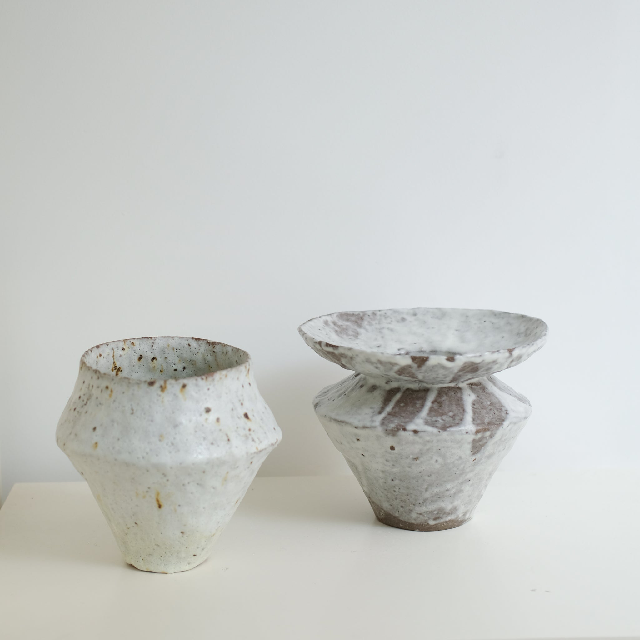 Vase en terre glanée H 18cm - Blanc mat de Potry chez Brutal Ceramics