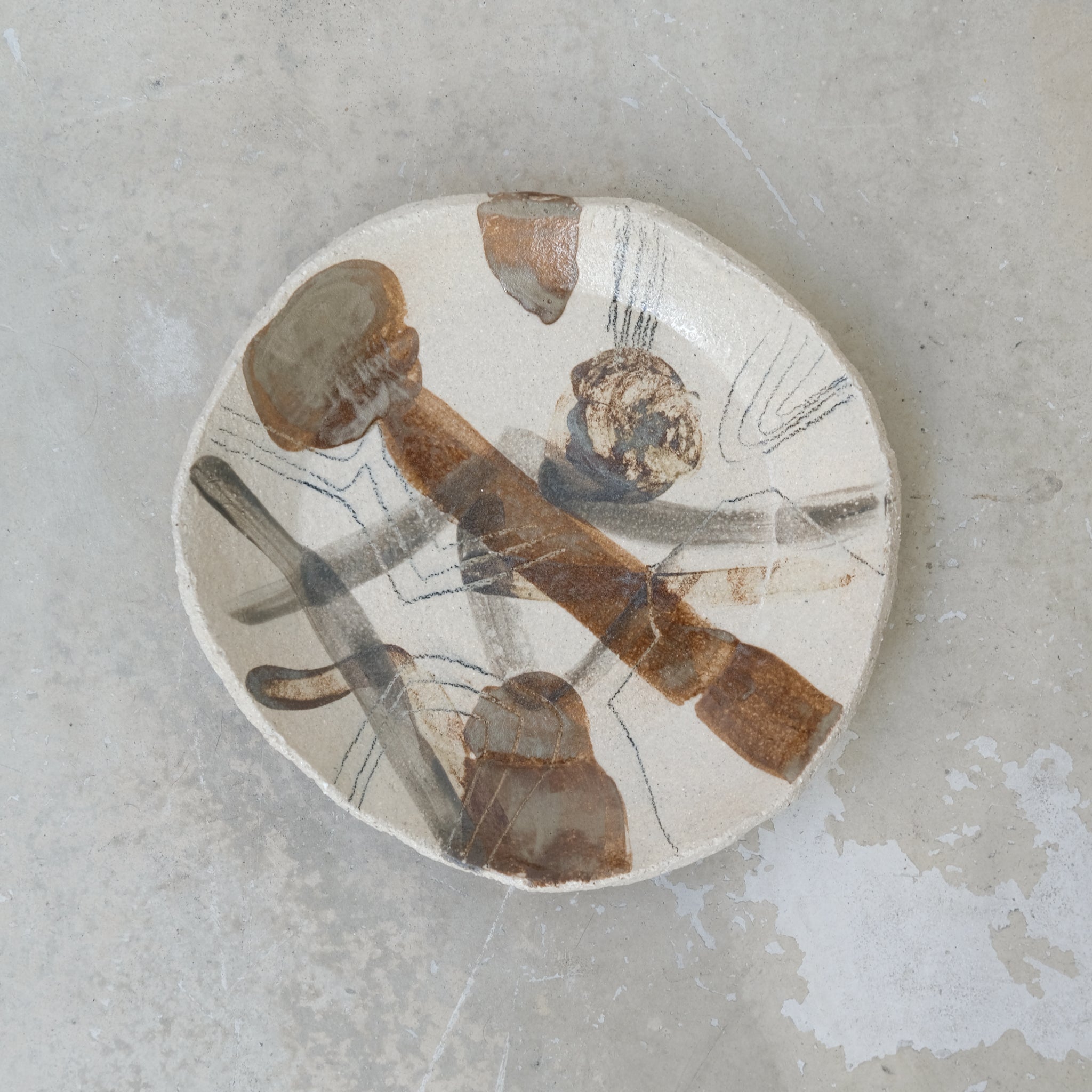 Assiette creuse en grès "Hun 02" D 22cm d'Asterisque chez Brutal Ceramics