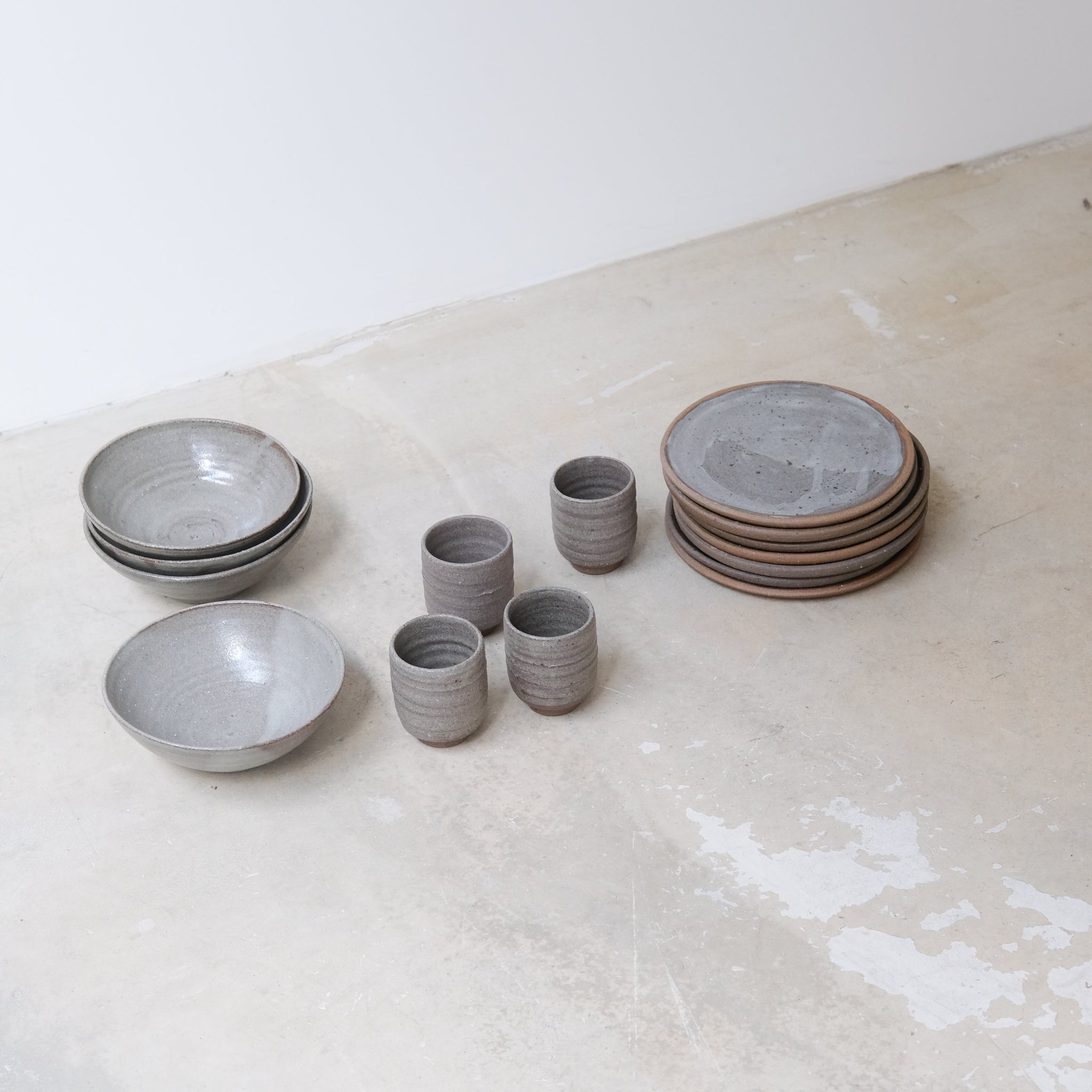 Bol en grès D18cm - Gris brillant d'Atelier Mage chez Brutal Ceramics