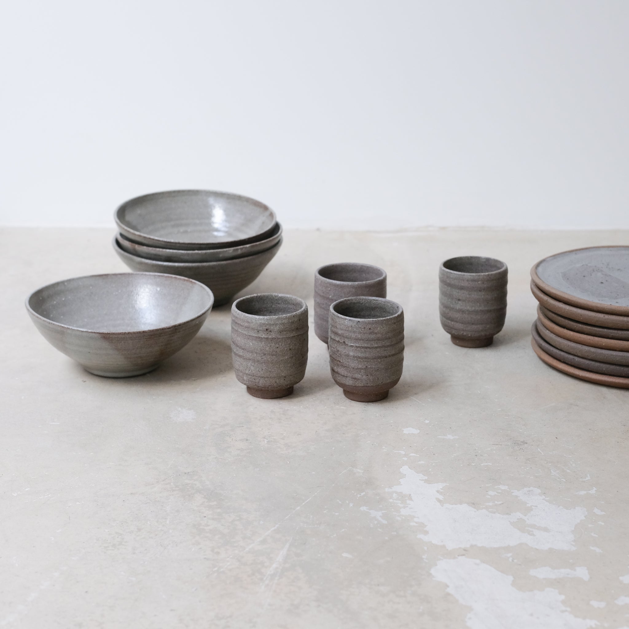 Bol en grès D18cm - Gris brillant d'Atelier Mage chez Brutal Ceramics